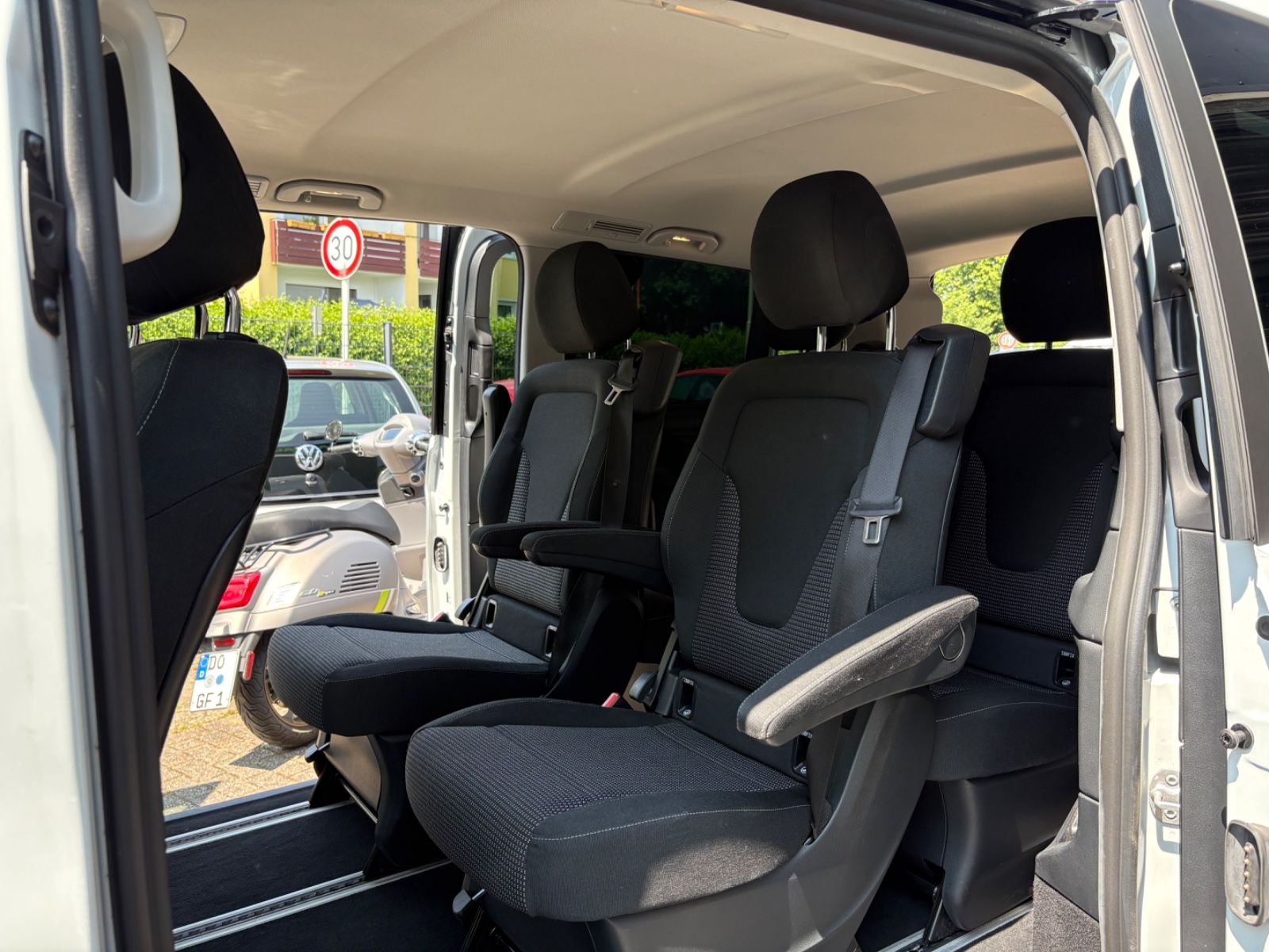 Mercedes-Benz V300 Edition 4Matic - Samsaru's Car Outlet
