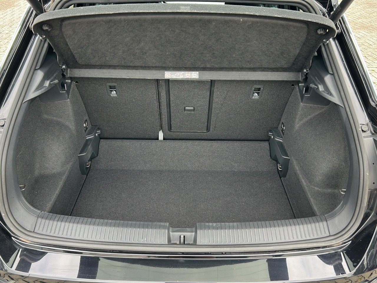 Volkswagen T-Roc Sport - Samsaru's Car Outlet