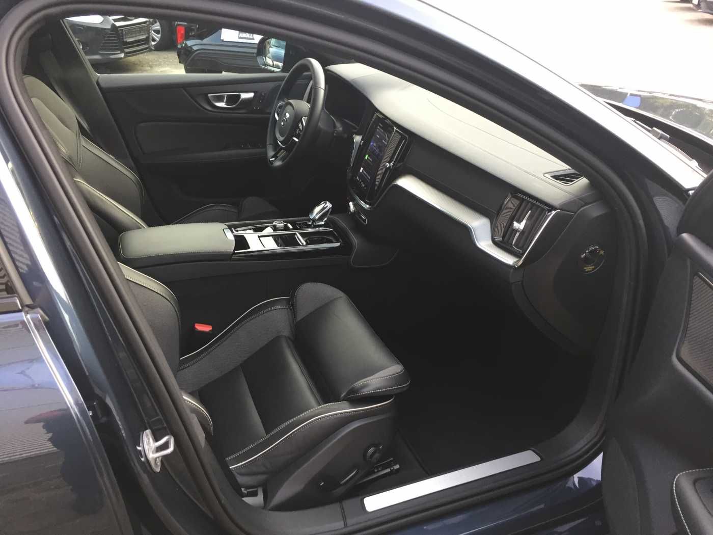 Volvo V60 V 60 T8 Ultra Dark Recharge Plug-In Hybrid A