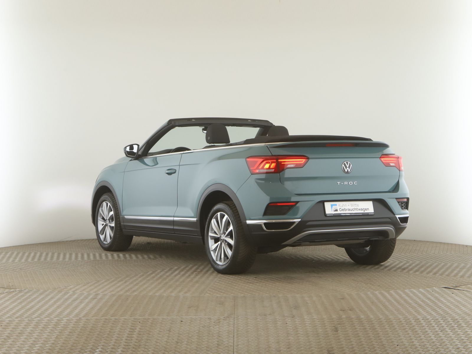 Volkswagen T-Roc 1.0 TSI Style - Samsaru's Car Outlet
