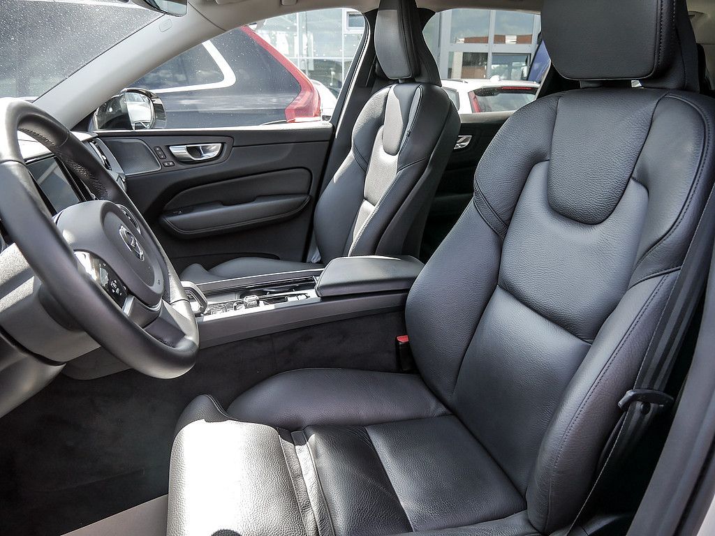 Volvo XC60 B4 Plus Dark AWD