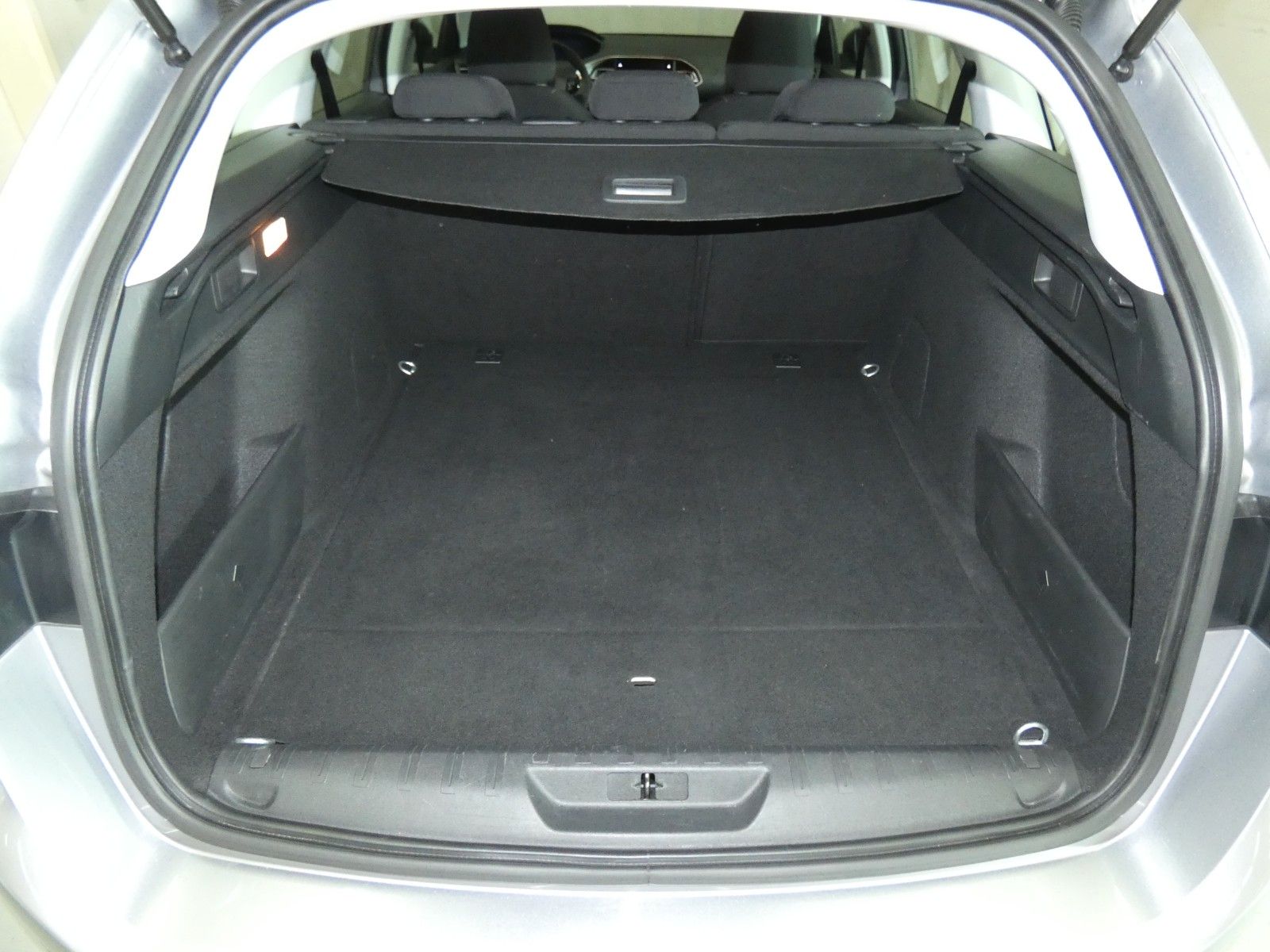 Peugeot 308 SW 1.5 HDi Active Pack - Samsaru's Car Outlet