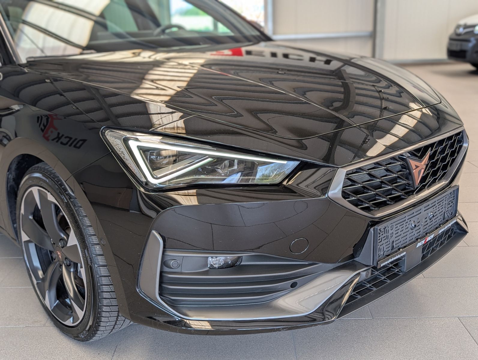 Cupra Leon 1.5eTSI DSG Matrix - Samsaru's Car Outlet