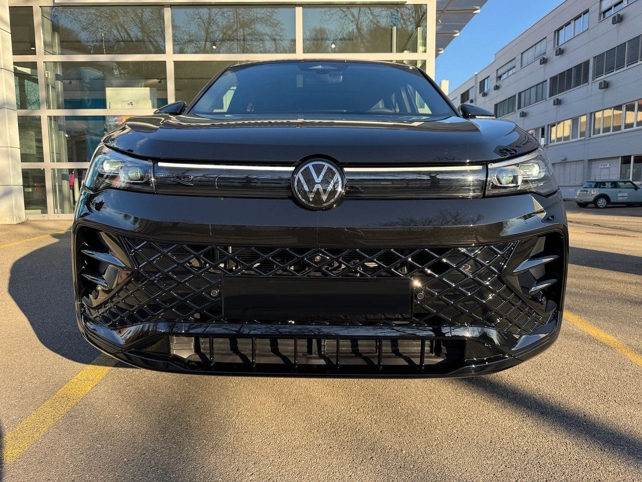 Volkswagen Tiguan TDI R-Line AHK 20Z Leder Pano Stand VOLL