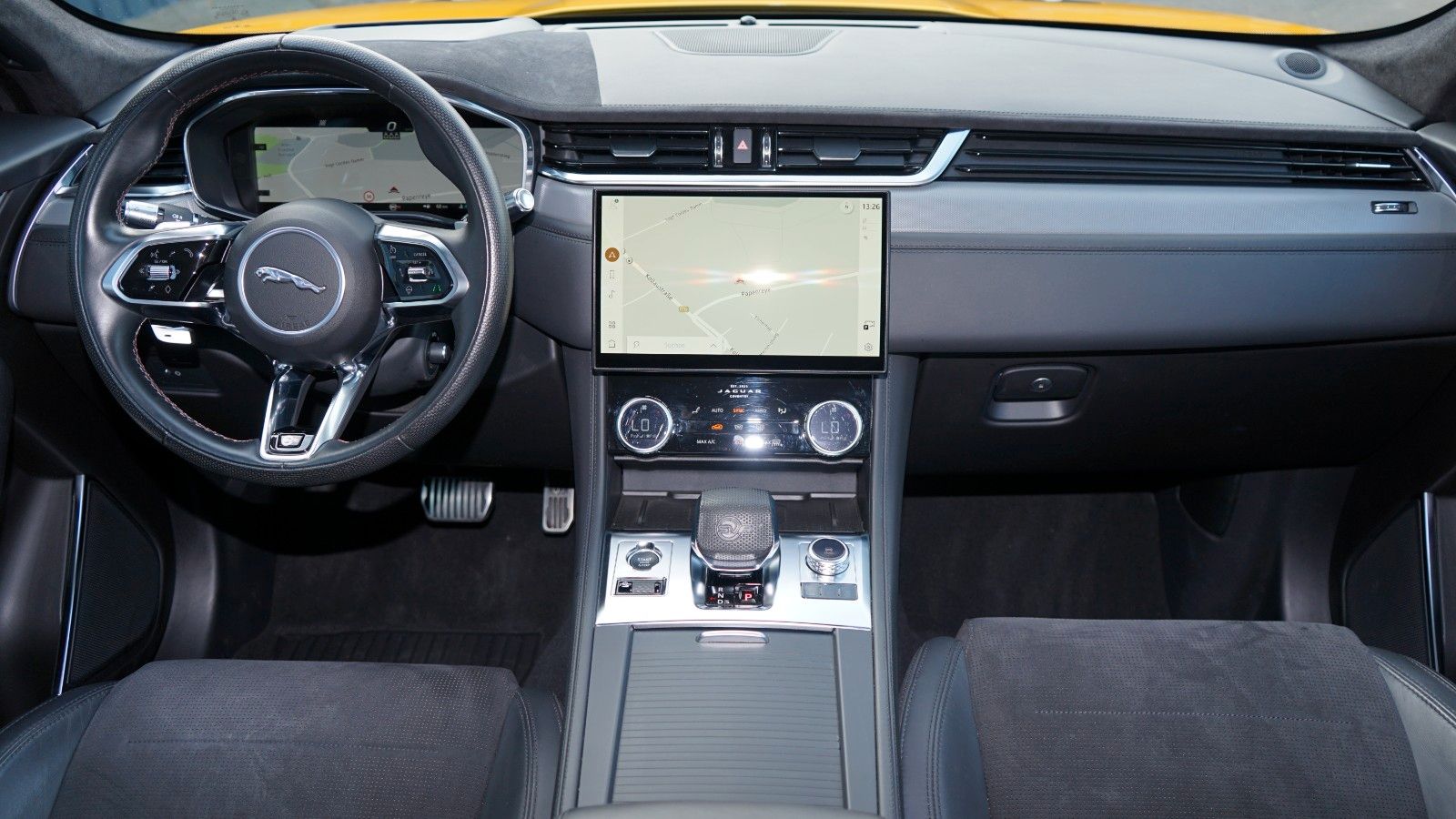Jaguar F-PACE P550 SVR AWD*PANO*HUD*22"ALU*ACC*