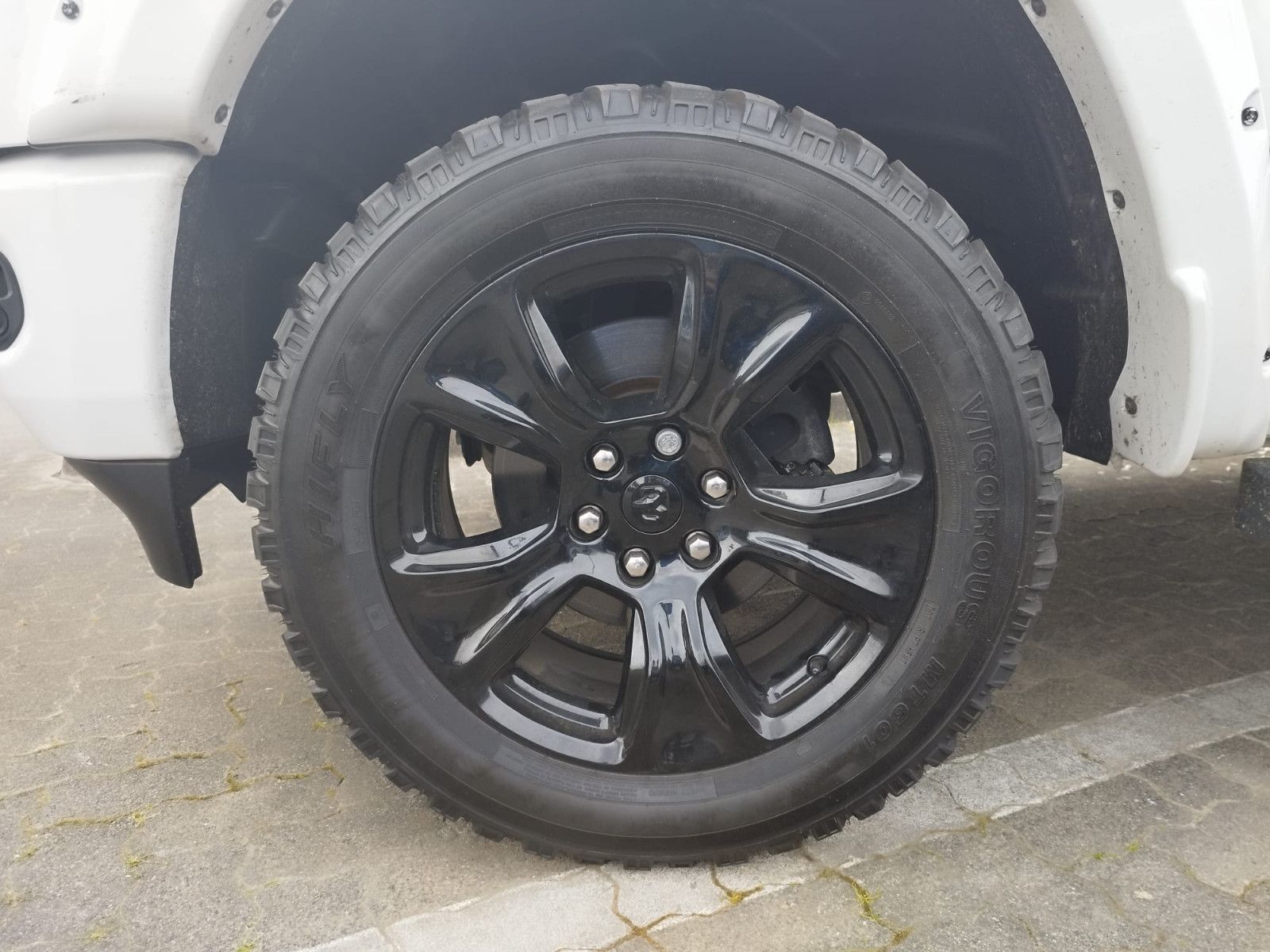 Dodge RAM 1500 Laramie Crew Cab 4x4  Kamera Leder LED