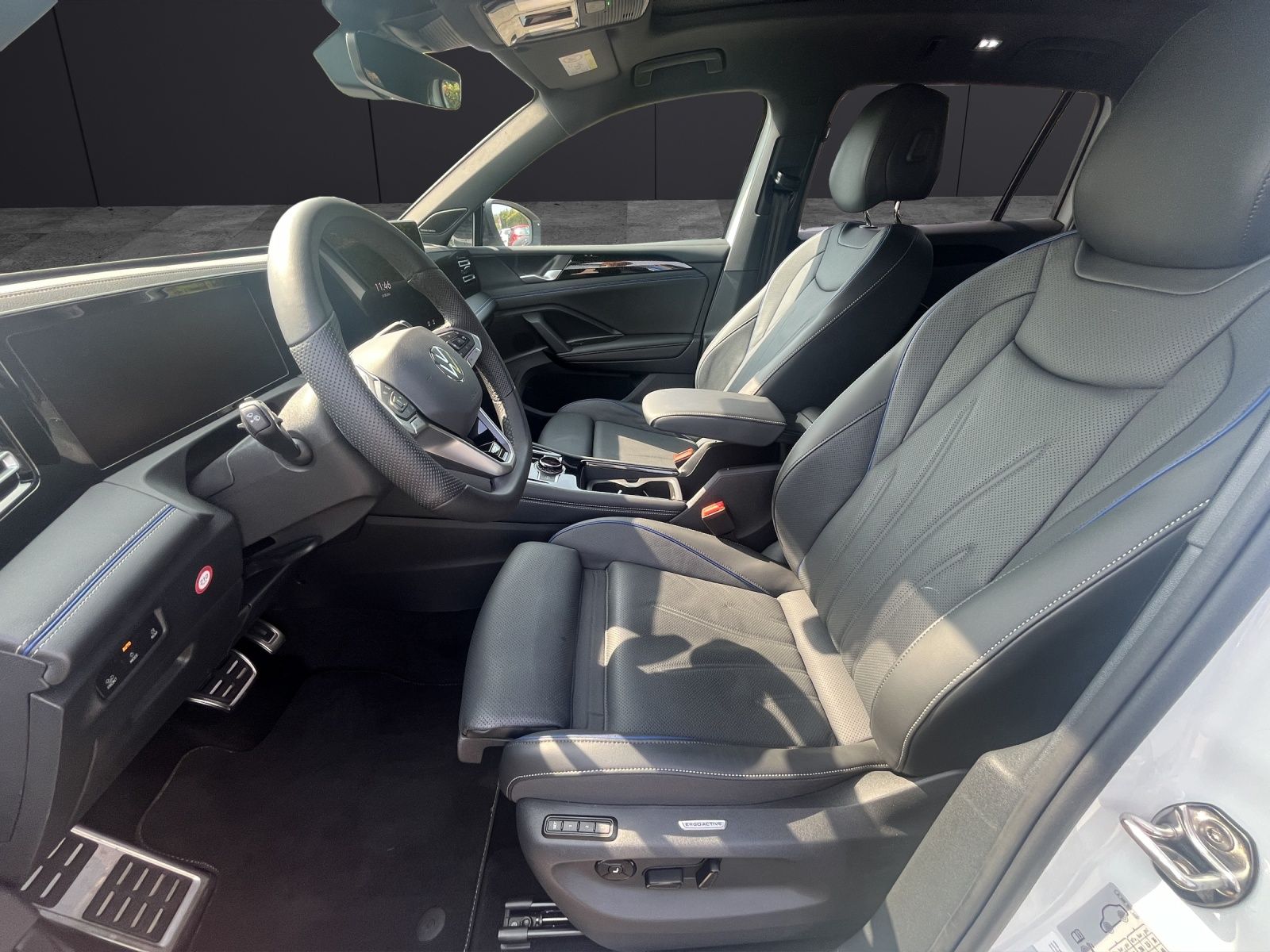 Volkswagen Tiguan TDI R-Line 4M DSG MATRIX AHK PANO 20" NAV