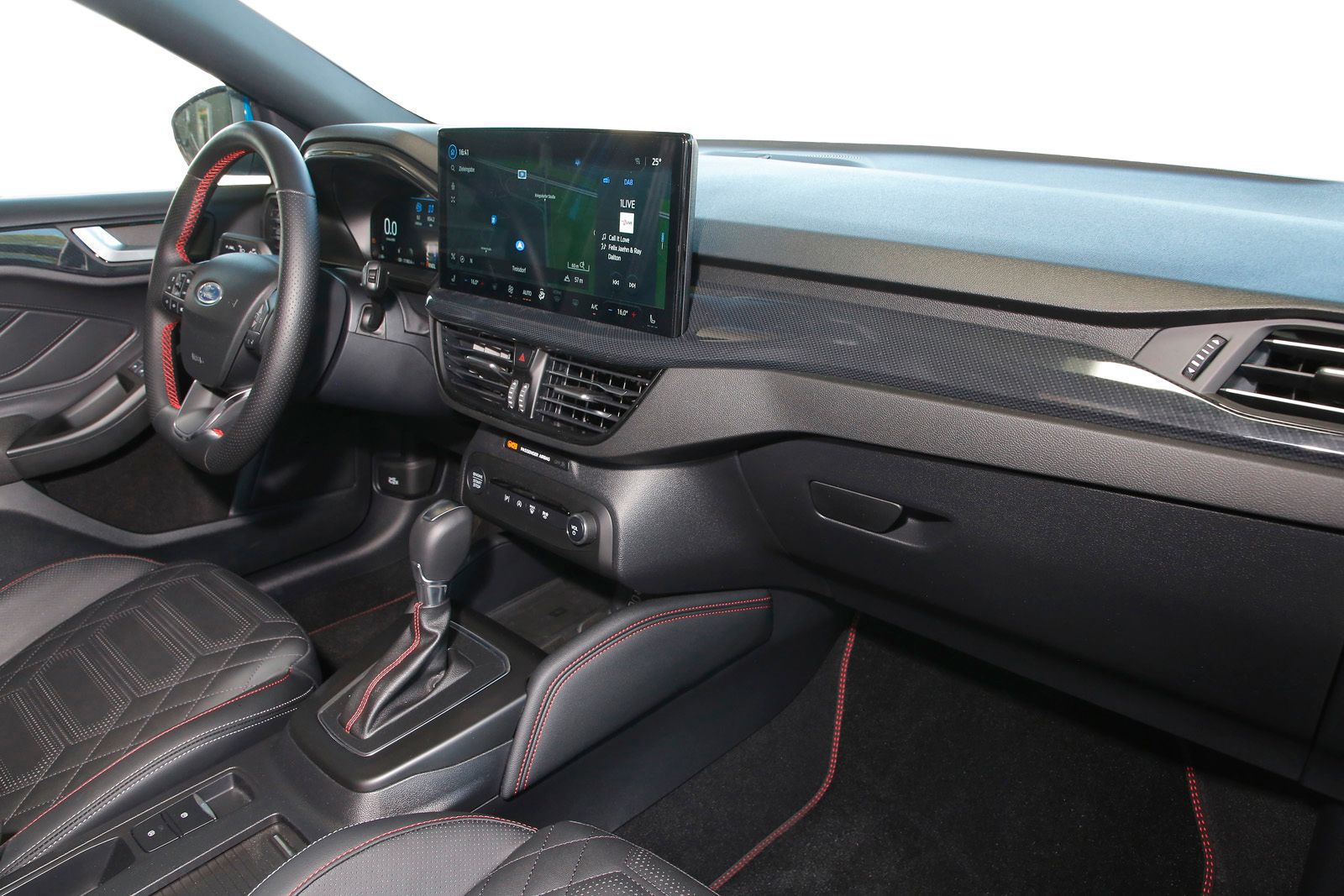 Ford Focus ST-Line X 1.0l EcoB.MHEV+Panorama SSD+Assi