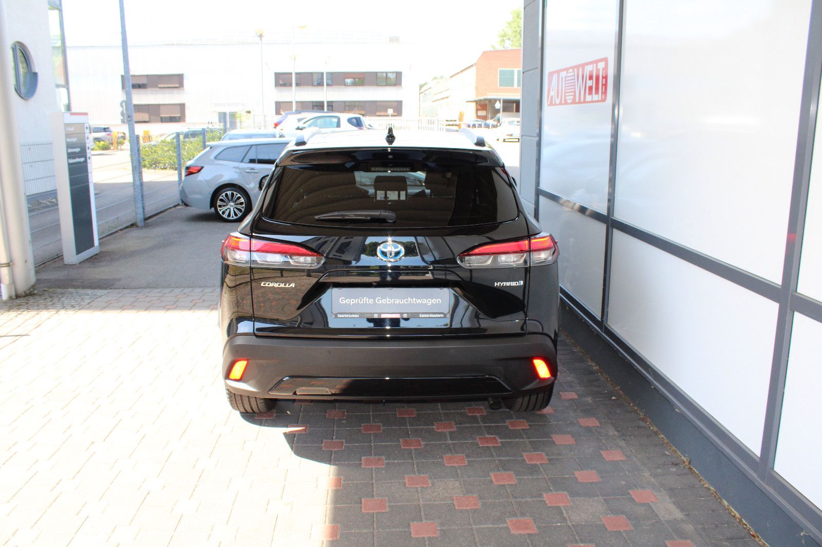 Toyota Corolla Cross 2.0 Hybrid AWD - Samsaru's Car Outlet