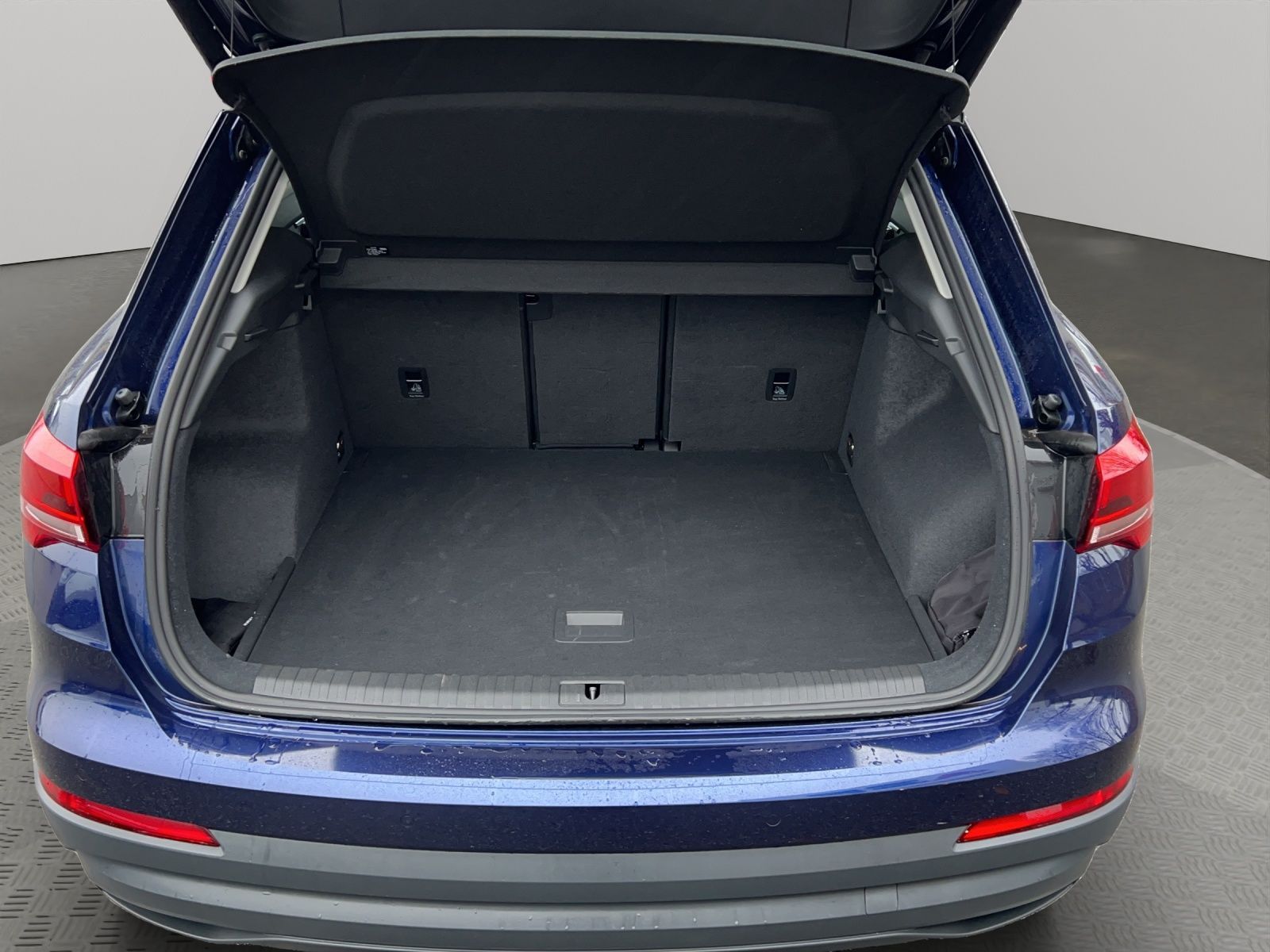 Audi Q3 40 TFSI qu S-tronic - Samsaru's Car Outlet