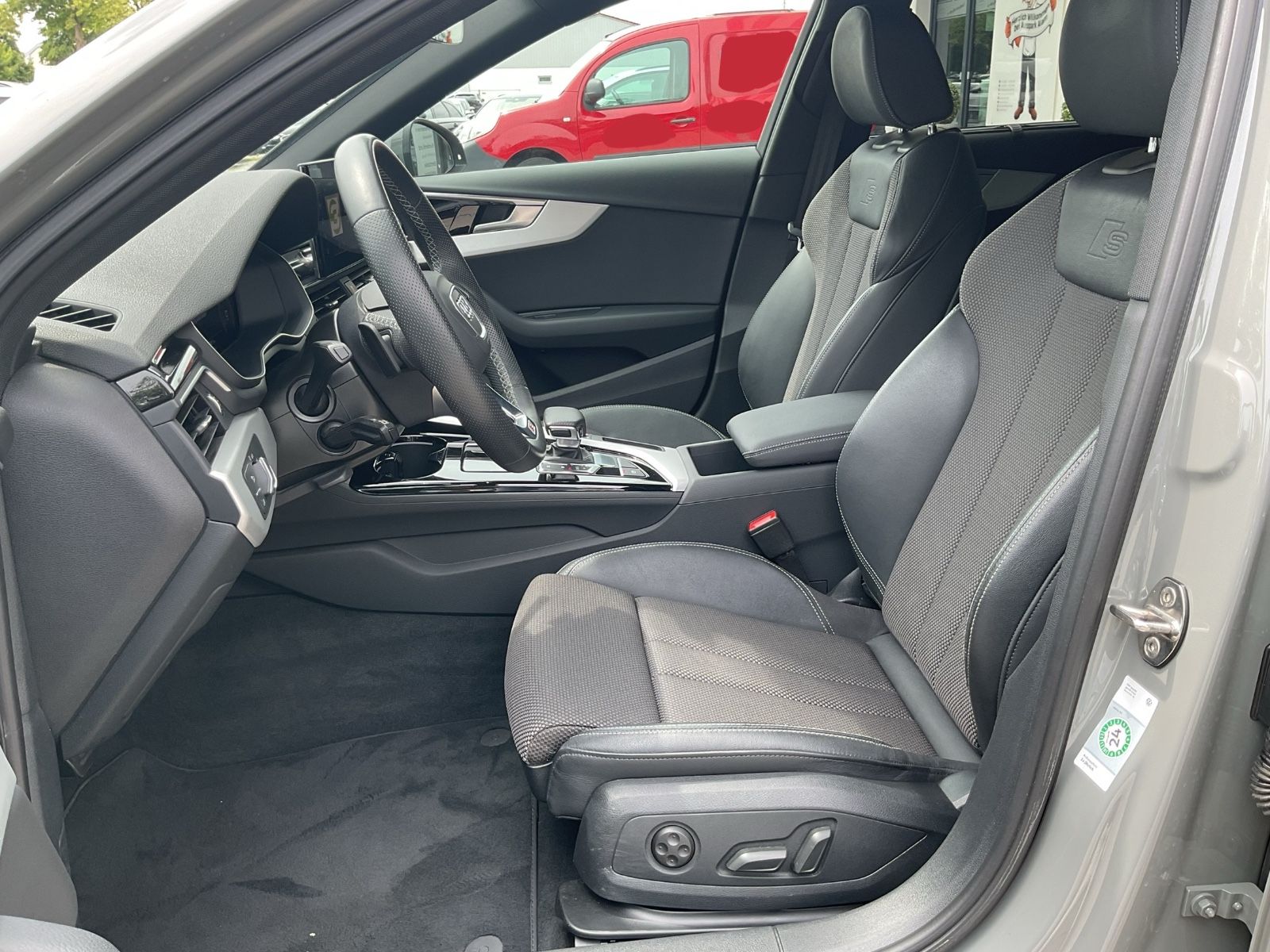 Audi A4 Av.40 TFSI quattro S line - Samsaru's Car Outlet