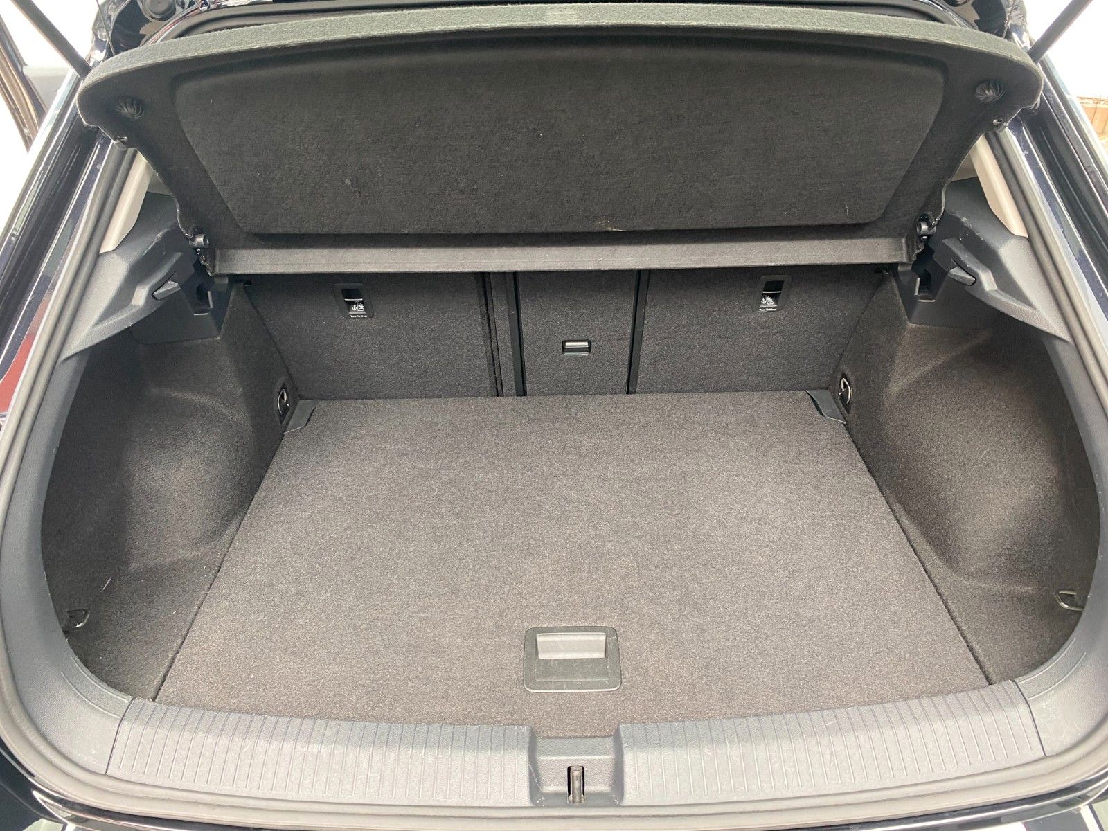 Volkswagen T-Roc Move - Samsaru's Car Outlet