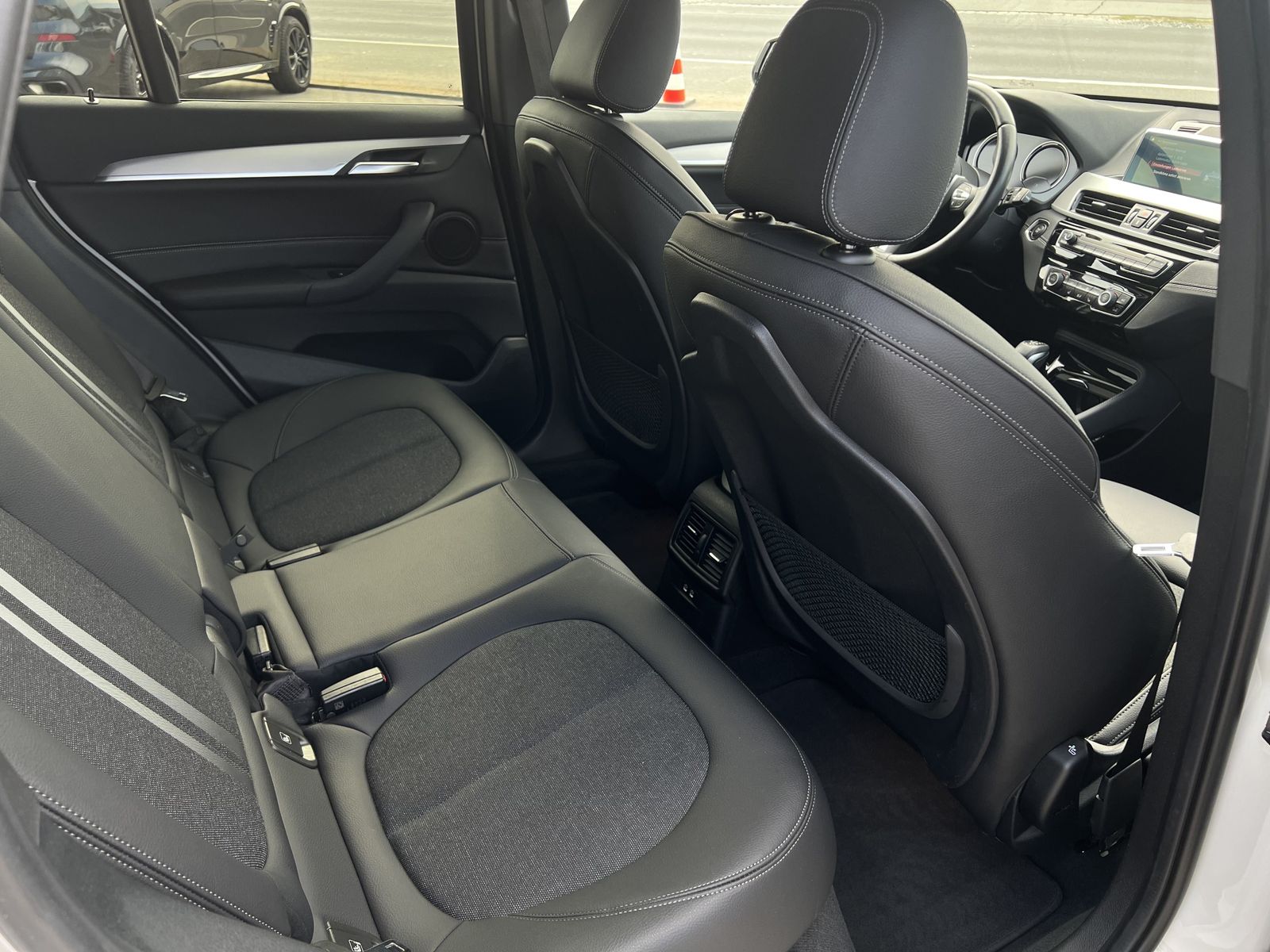 BMW X1 xDrive25e M Sportpaket - Samsaru's Car Outlet