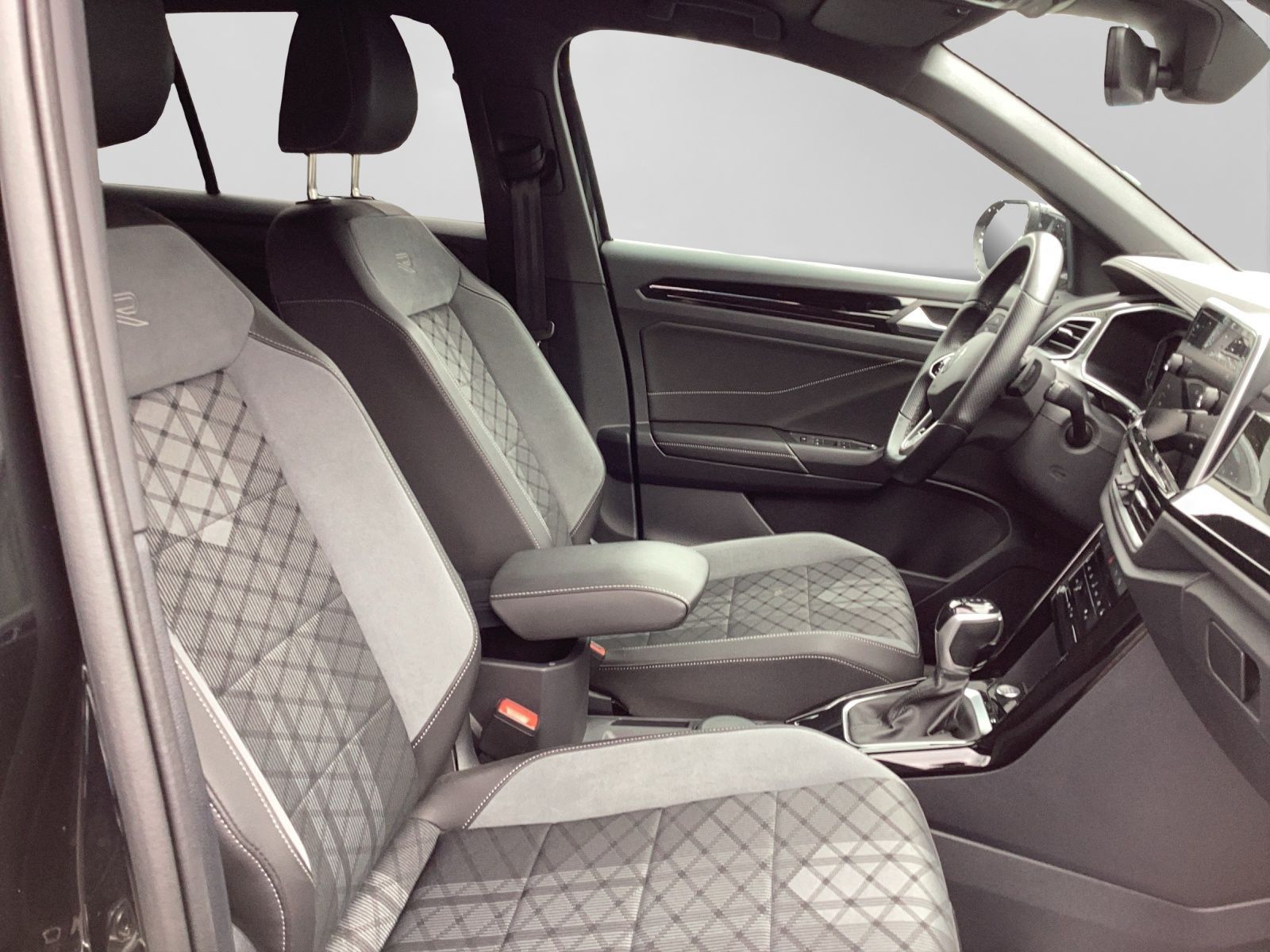 Volkswagen T-Roc 1.5 TSI DSG R-LINE - Samsaru's Car Outlet