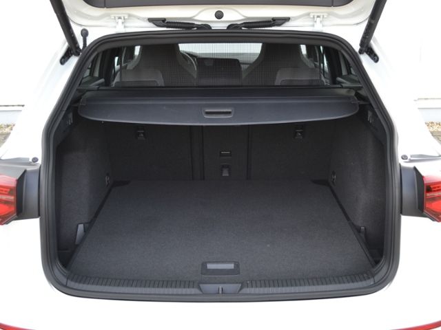 Volkswagen Golf VIII Variant 2.0 TSI DSG R-Line Black - Samsaru's Car Outlet