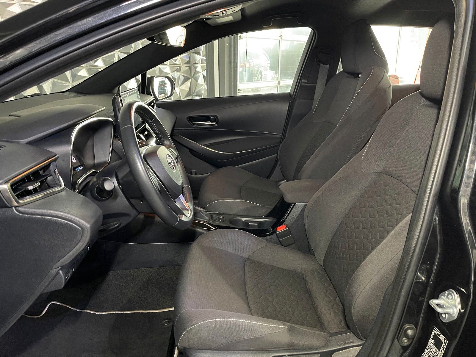 Toyota Corolla Touring Hybrid - Samsaru's Car Outlet