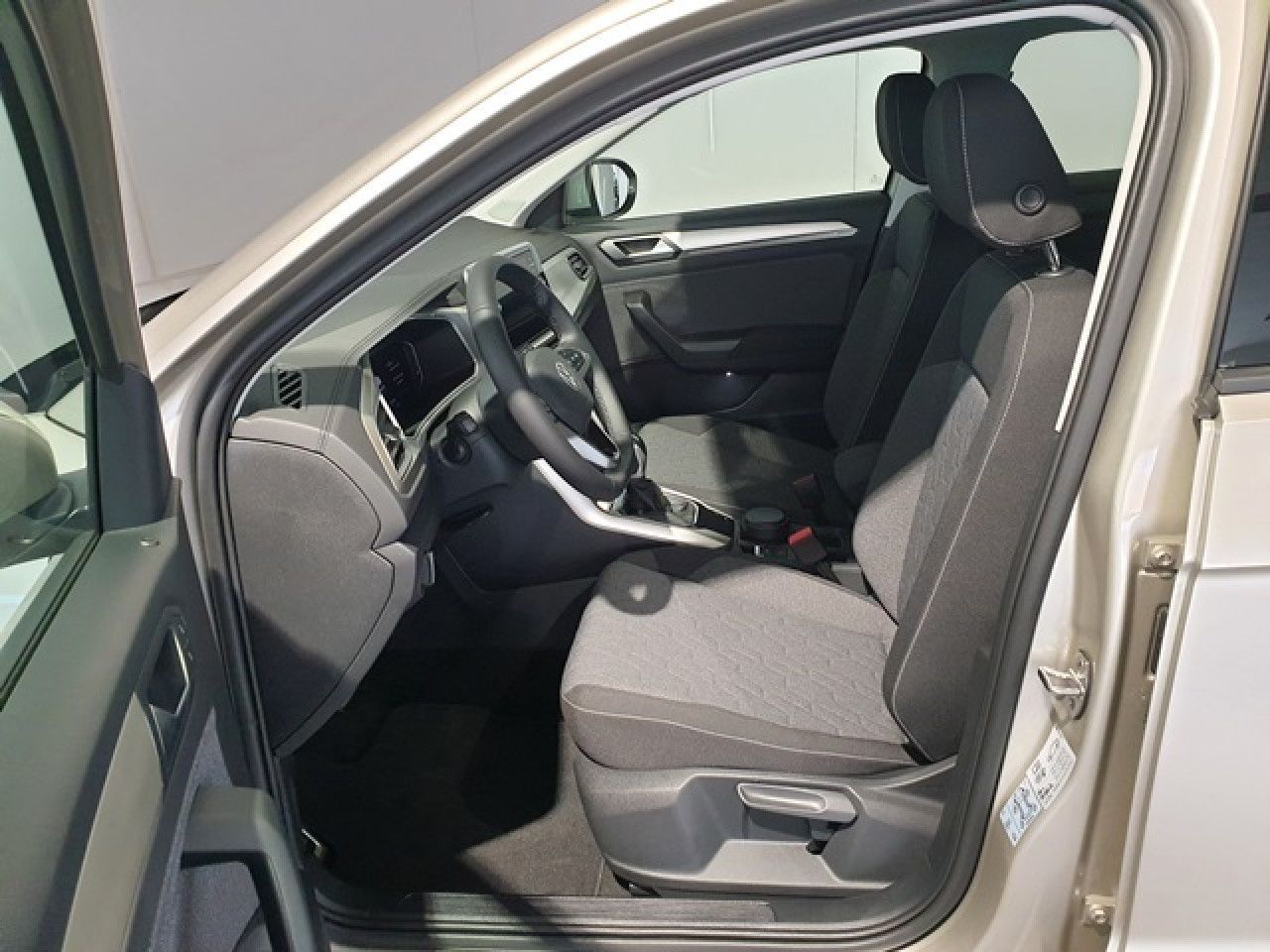 Volkswagen T-Roc 1.5 TSI Move DSG - Samsaru's Car Outlet