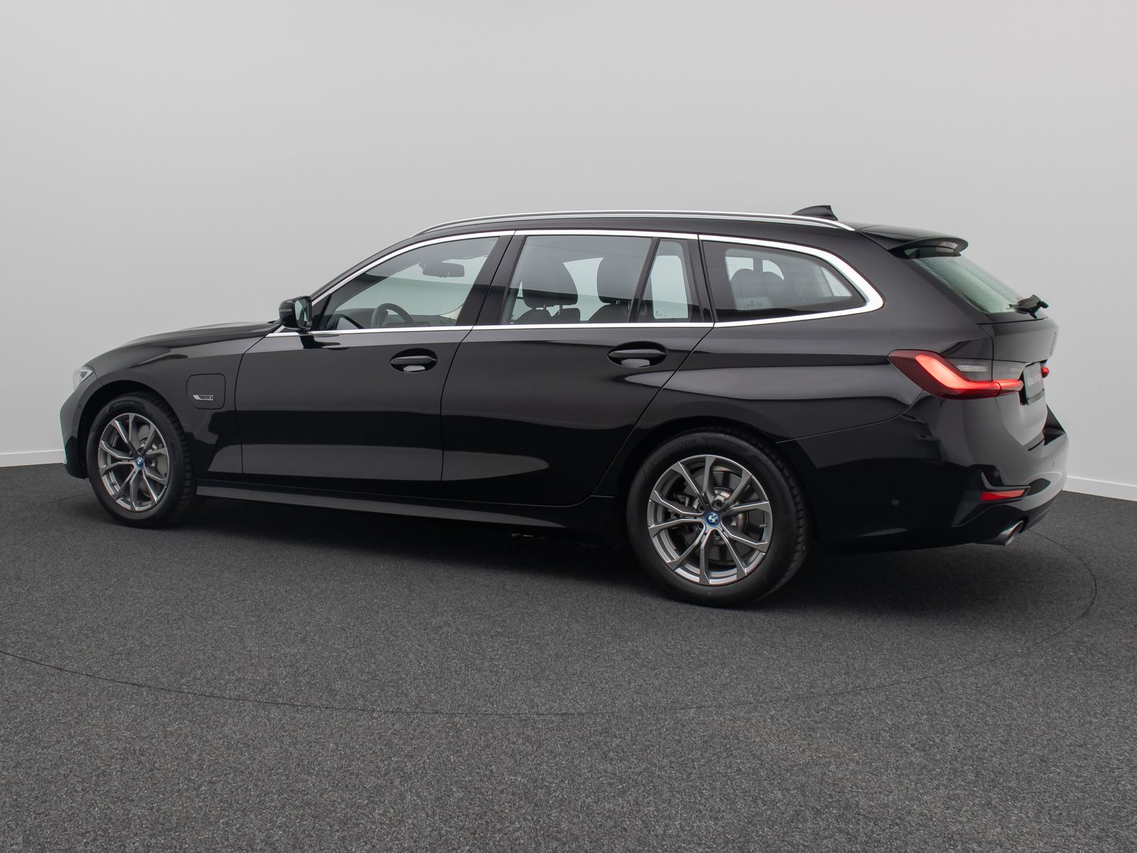 BMW 330e Sport Line - Samsaru's Car Outlet