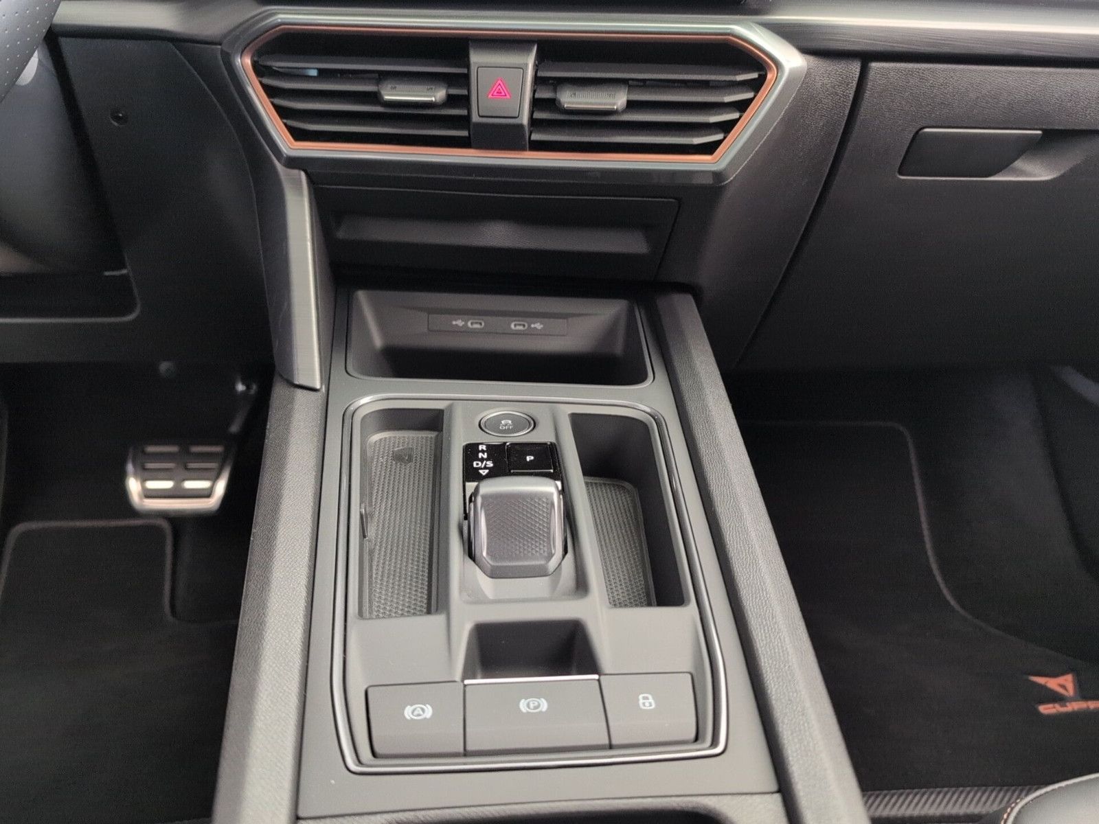 Cupra Formentor 2.0 TSI VZ AHK PANO LEDER COPPER MATT