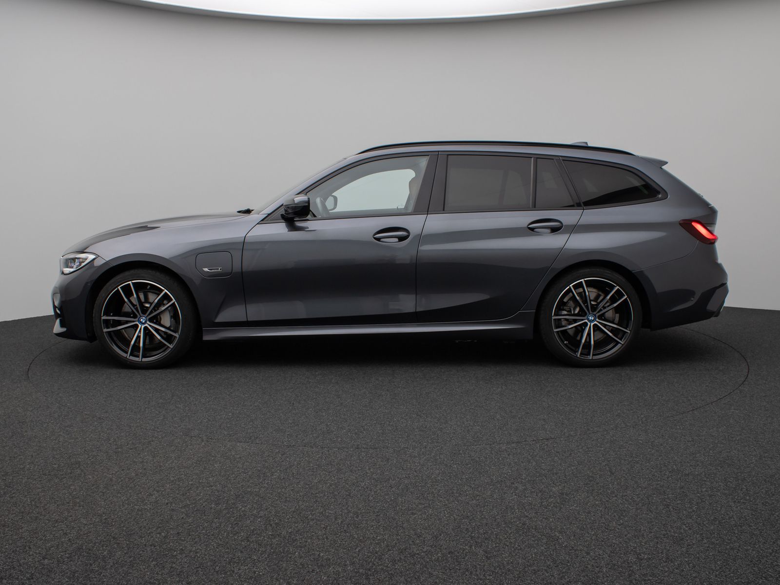 BMW 330e M Sport - Samsaru's Car Outlet