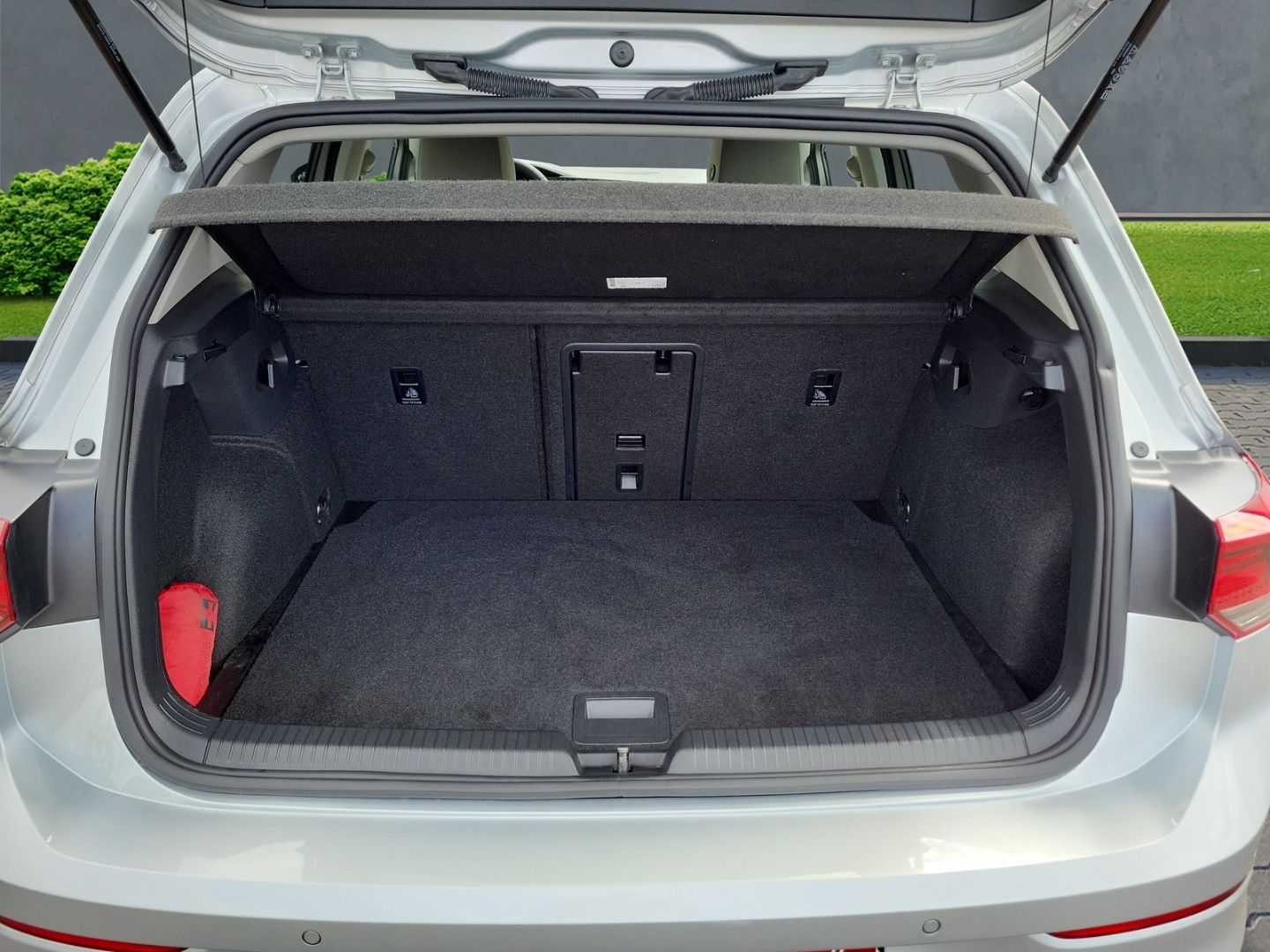 Volkswagen Golf Highline 2.0 TDI - Samsaru's Car Outlet