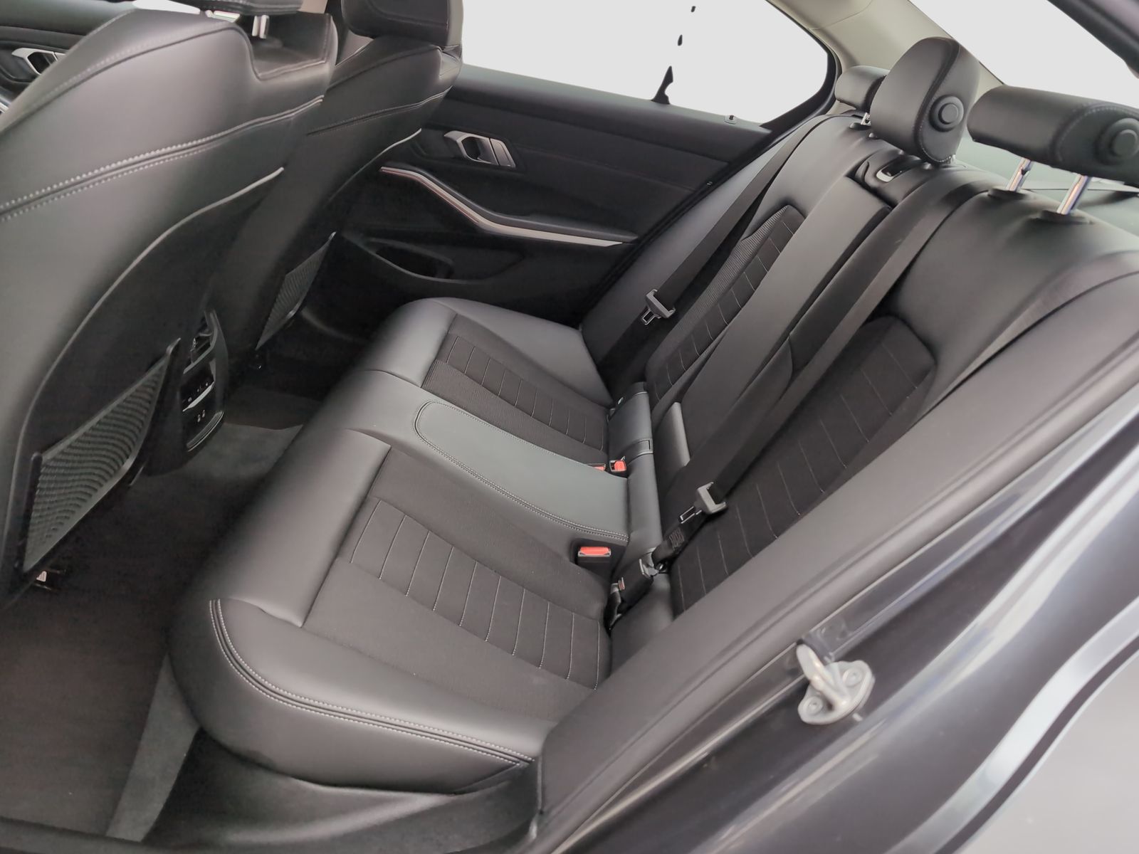BMW 320i Limousine Sport Line - Samsaru's Car Outlet
