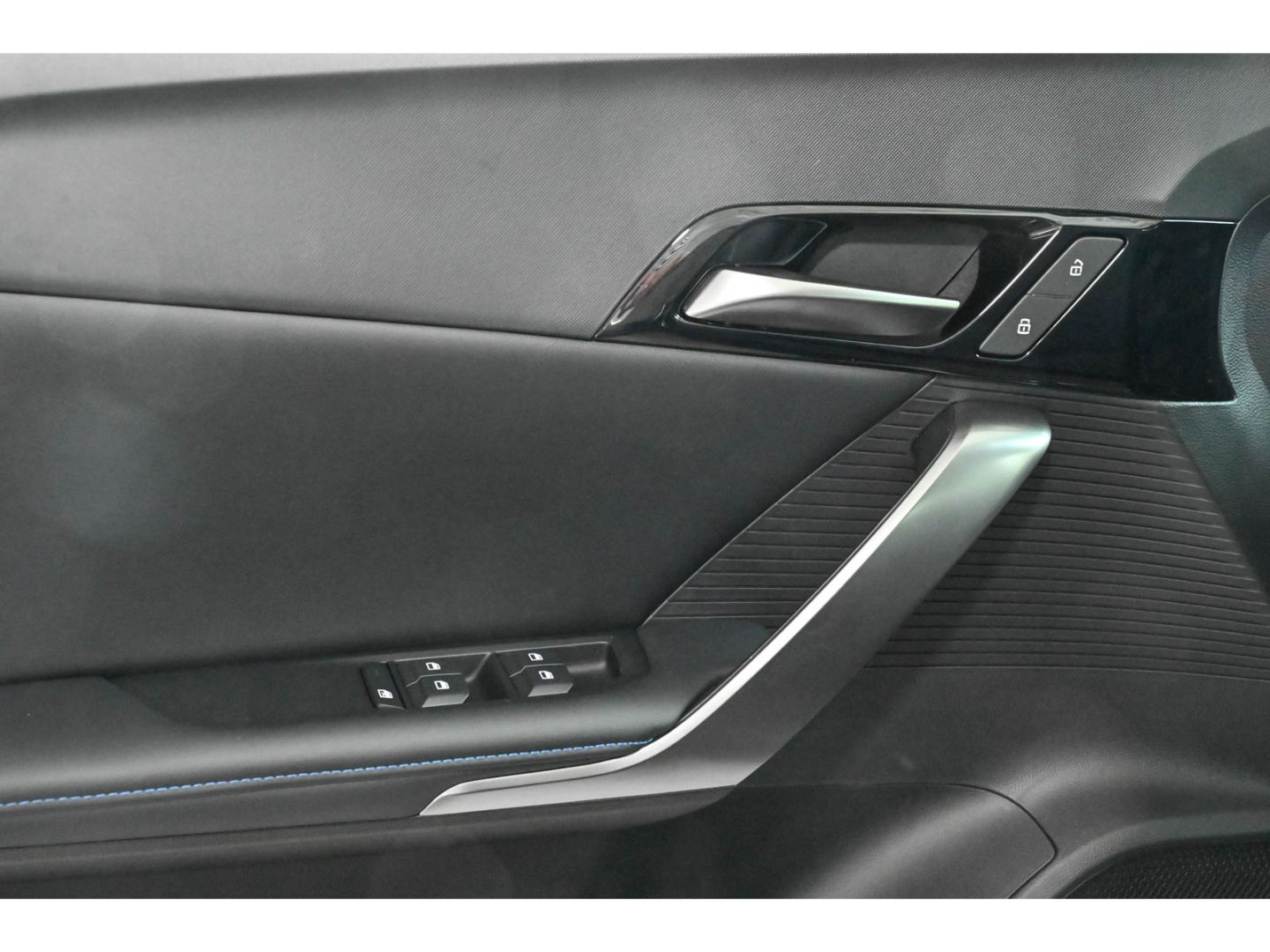 MG4 LUXURY 64 kWh+NAV+PILOT+360 °+LED+DAB + APPL