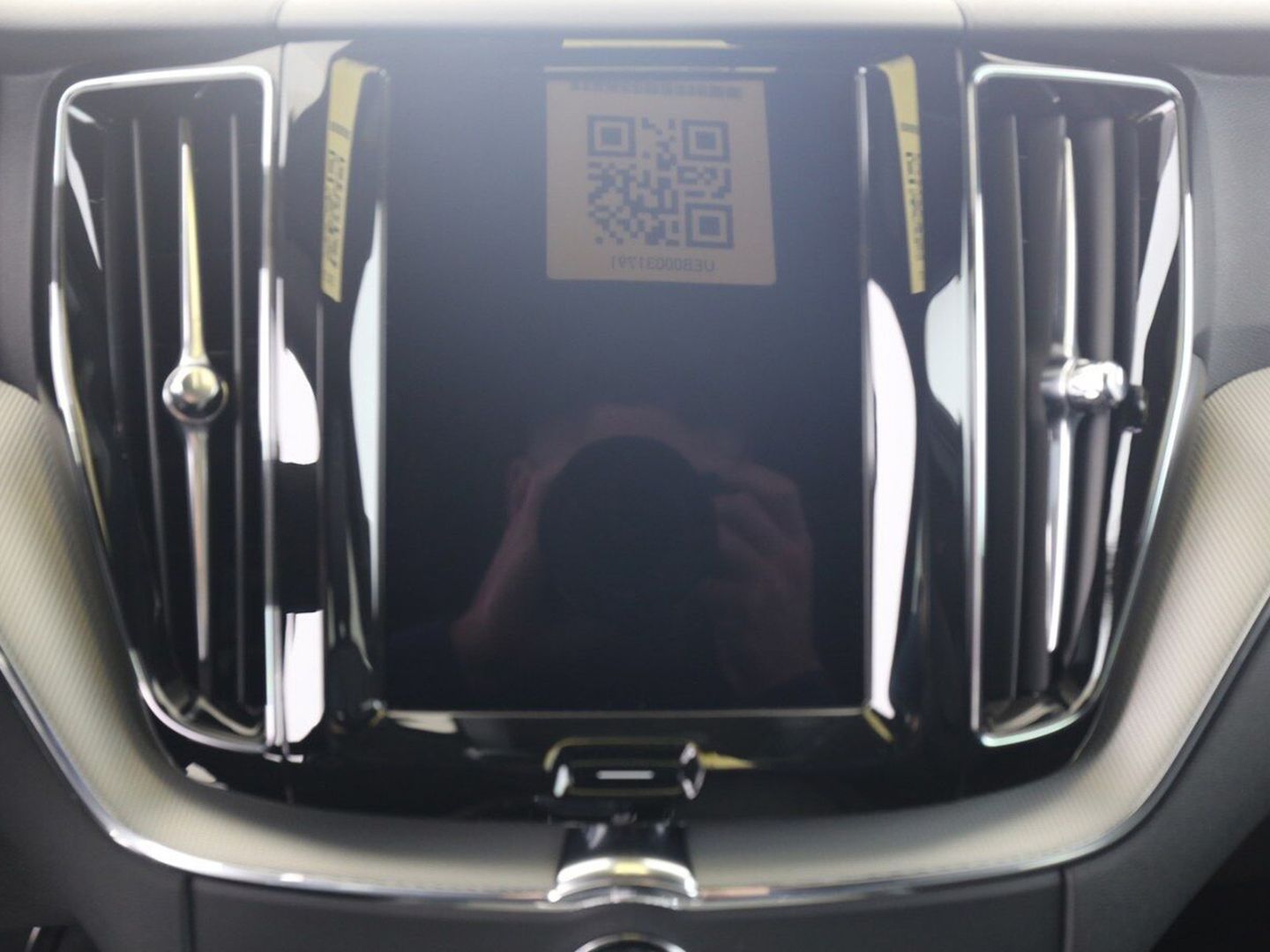 Volvo XC60 T6 Plus Black Edition Plug-In Hybrid AWD - Samsaru's Car Outlet