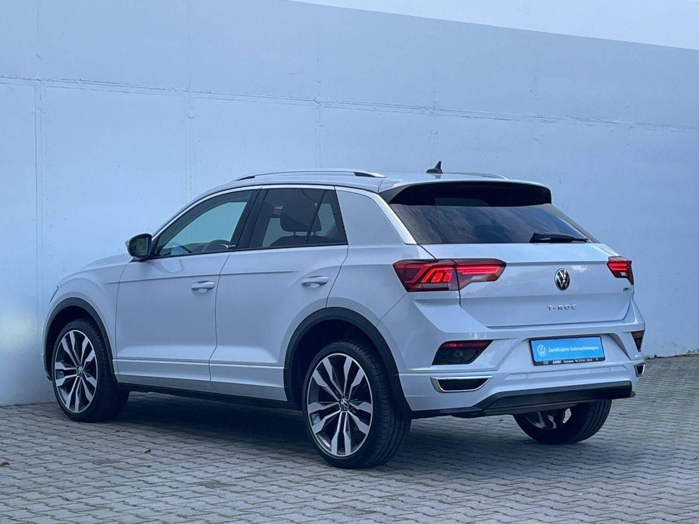 Volkswagen T-Roc 1.5 TSI DSG R-Line - Samsaru's Car Outlet