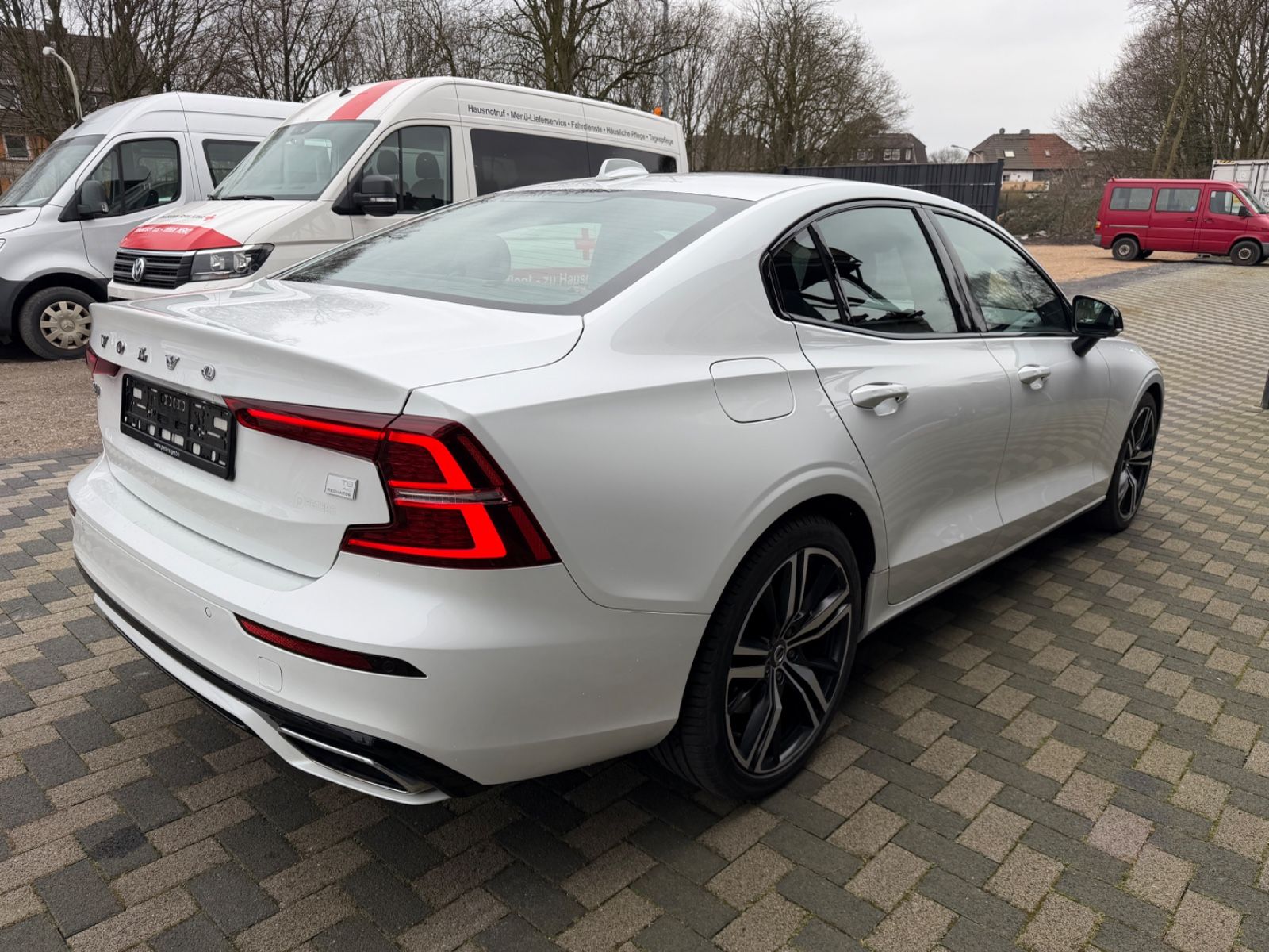 Volvo S60 Lim. R Design Plug-In Hybrid AWD Pano VOLL