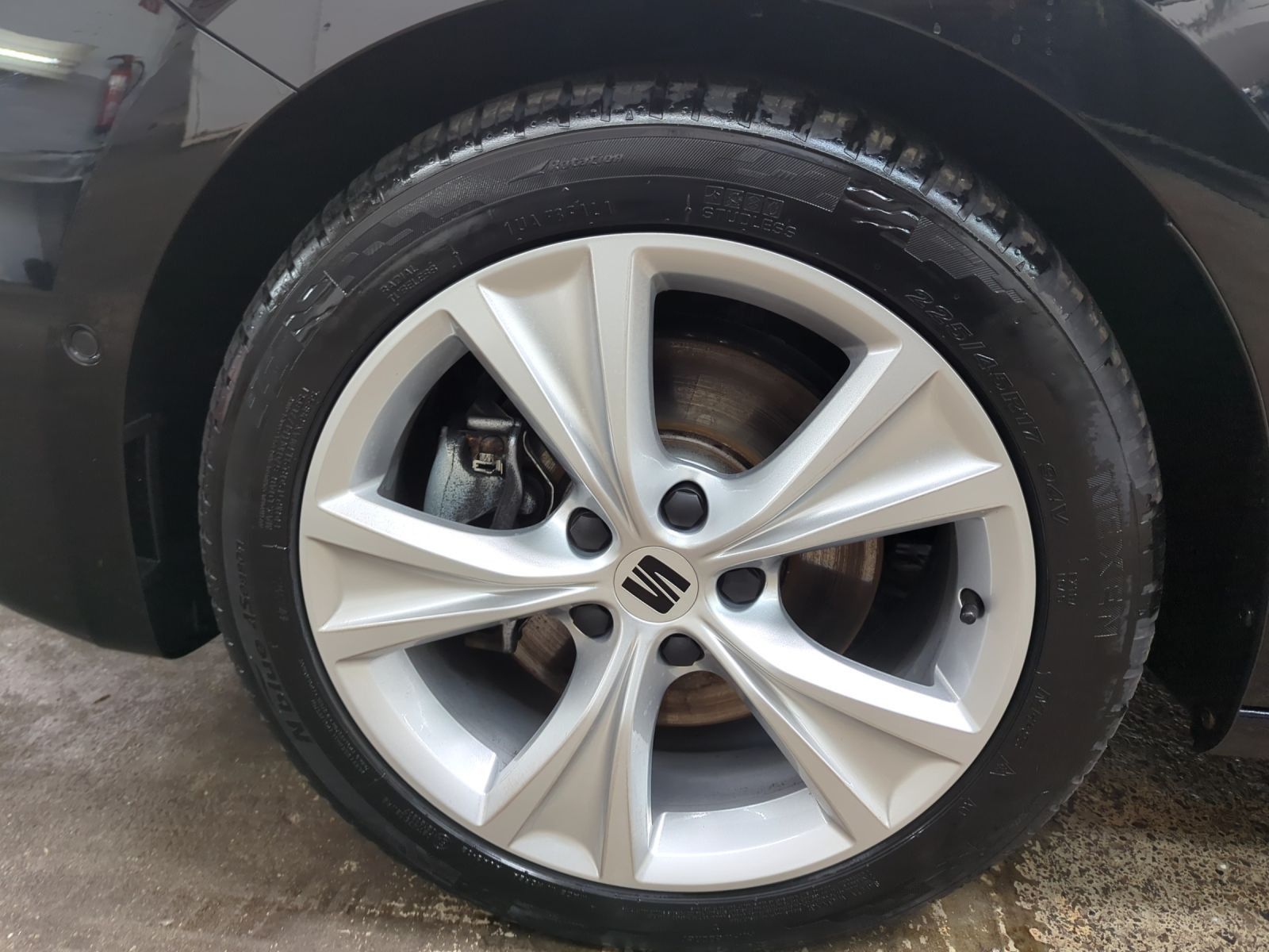 Seat Leon Sportstourer FR 2.0 TDI DSG AHK LED NAV KAM