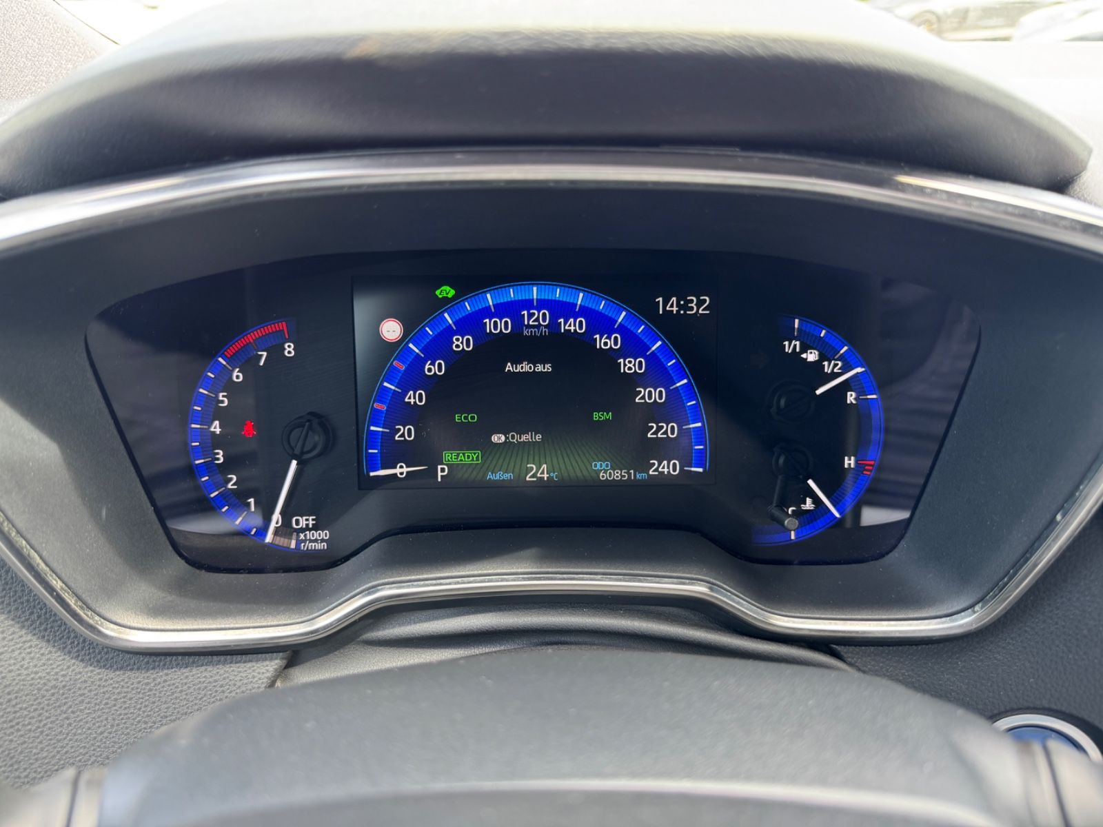 Toyota Corolla Touring Sports Hybrid Club - Samsaru's Car Outlet