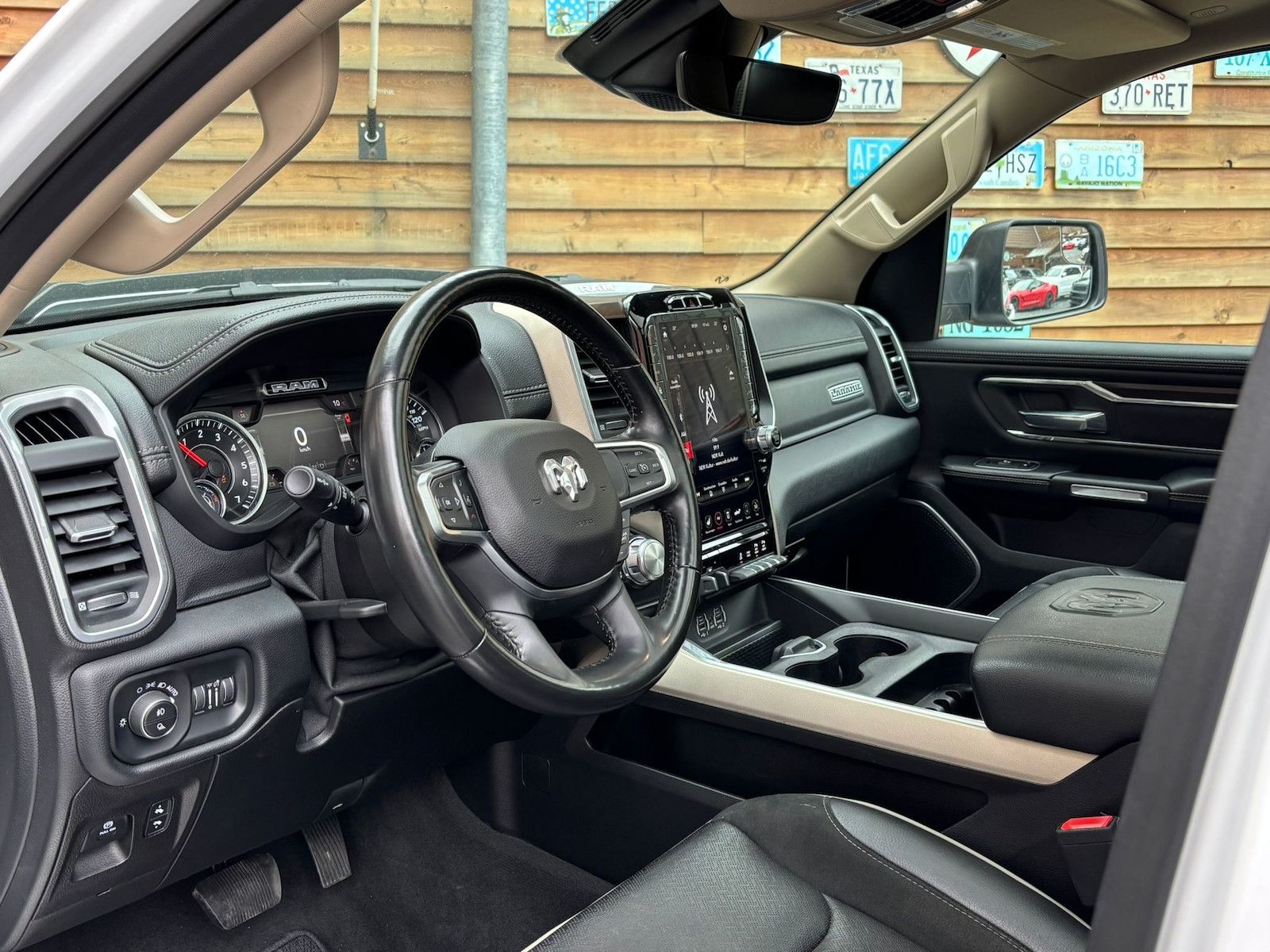 Dodge RAM 1500 Laramie 5,7L 4x4 AHK LPG12´´ Navi Bügel
