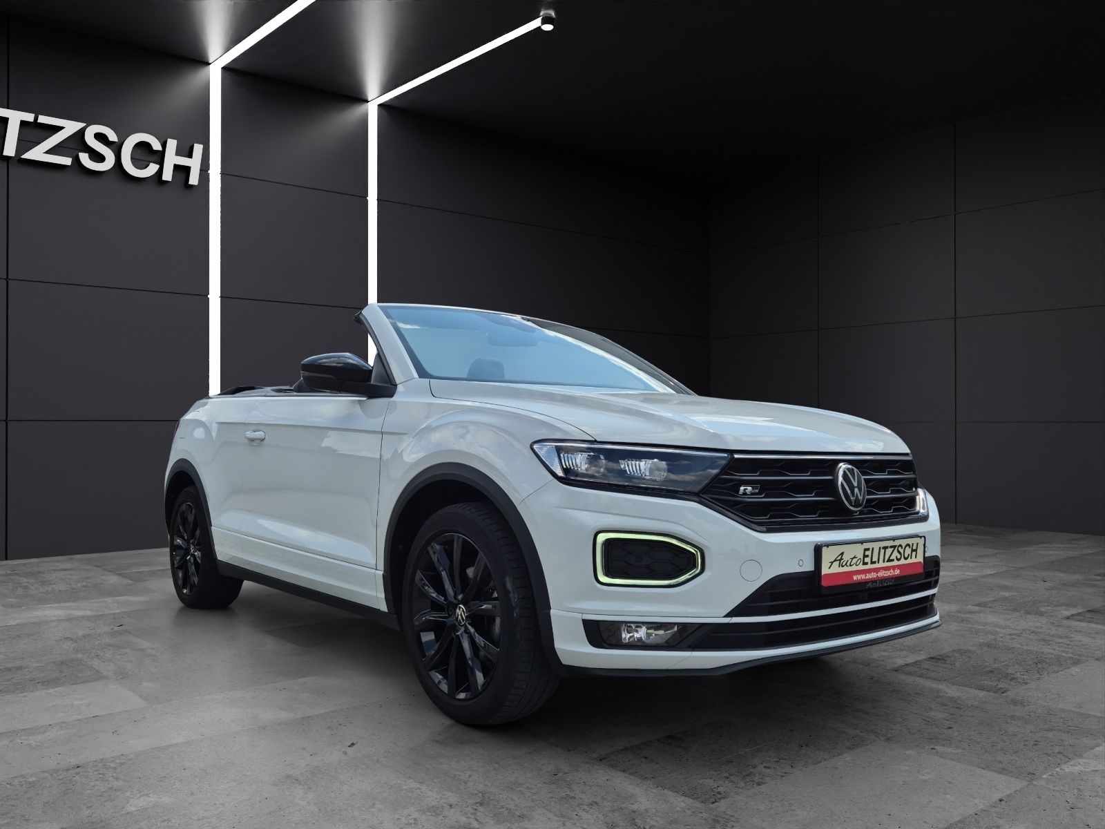 Volkswagen T-Roc TSI R-Line - Samsaru's Car Outlet