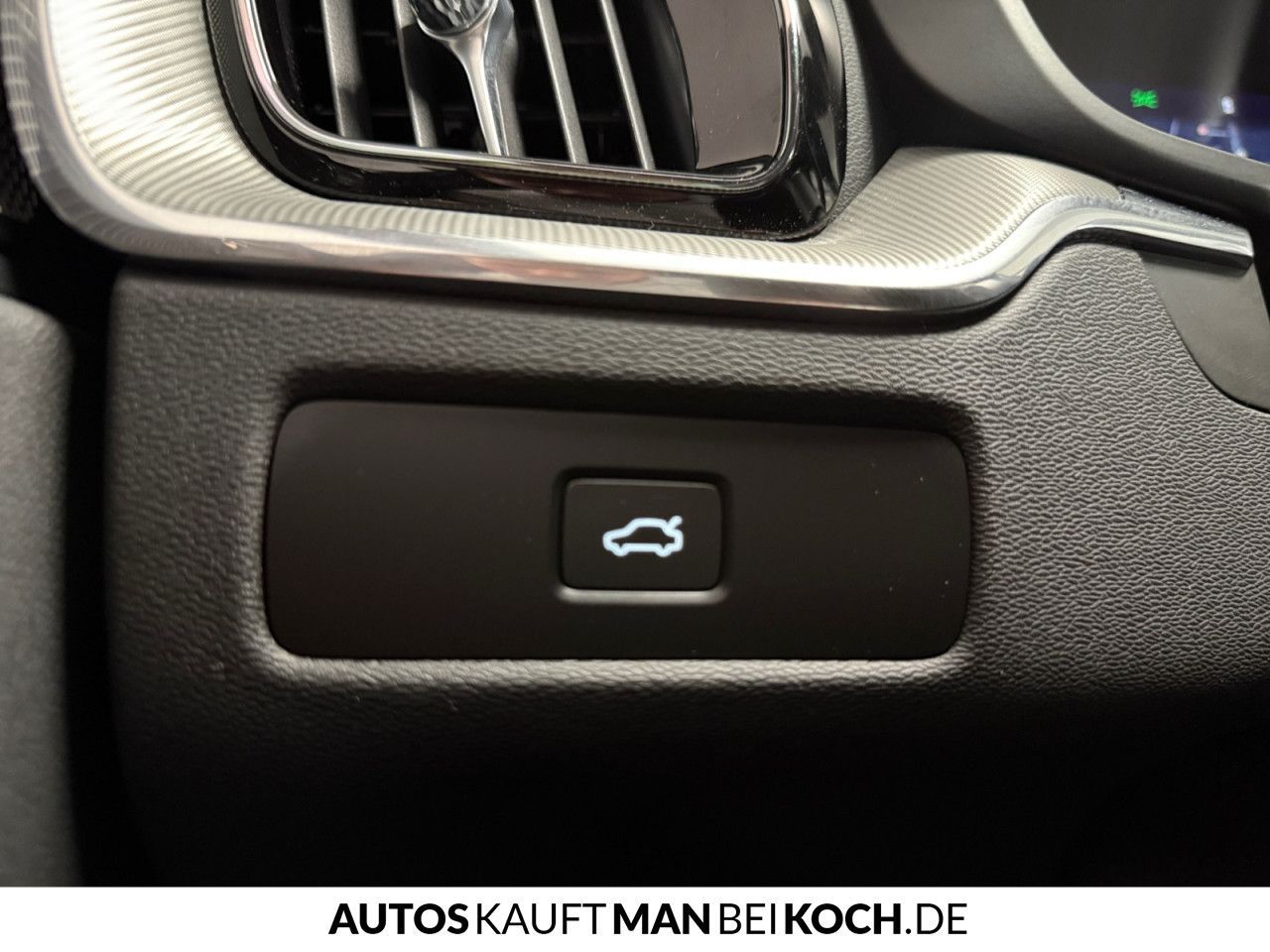 Volvo XC60 B5 AWD PlusDark ACC BLIS AHK VLED 4xSHz H&K