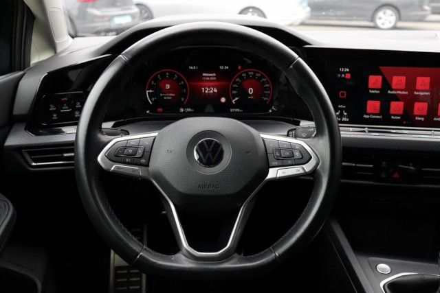 Volkswagen Golf VIII 1.5 TSI - Samsaru's Car Outlet