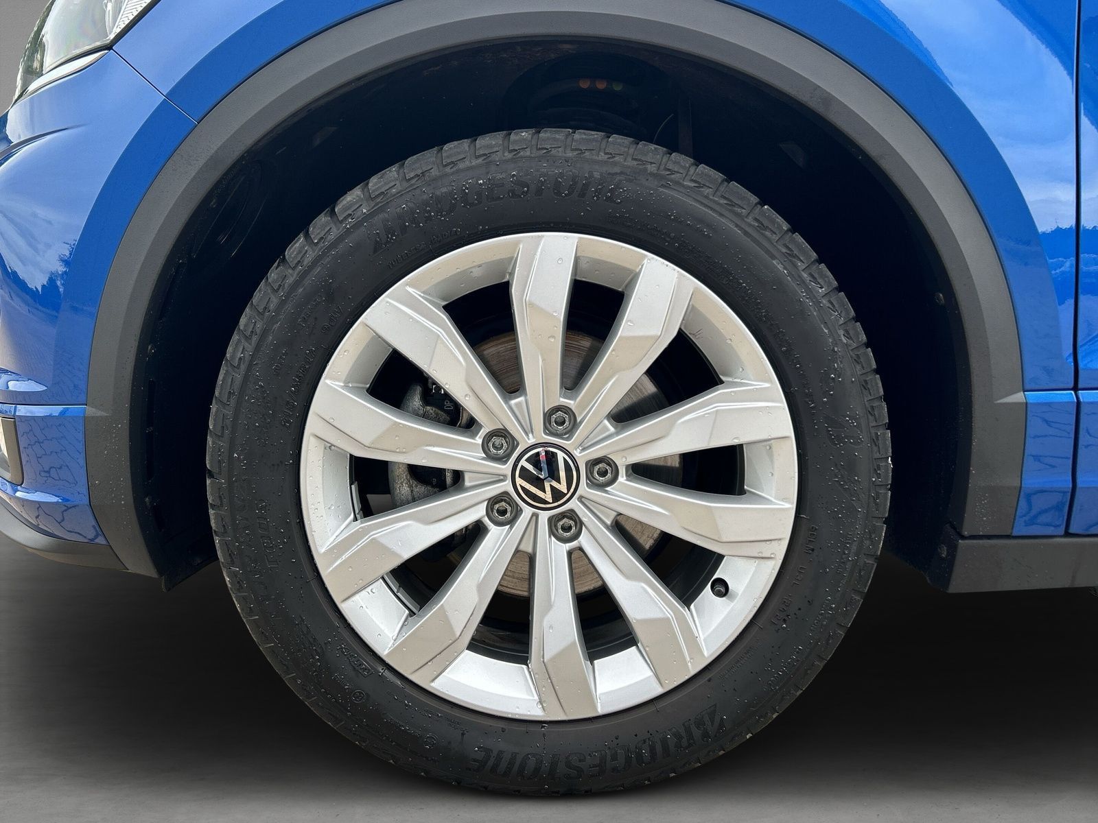 Volkswagen T-Roc R-LINE - Samsaru's Car Outlet