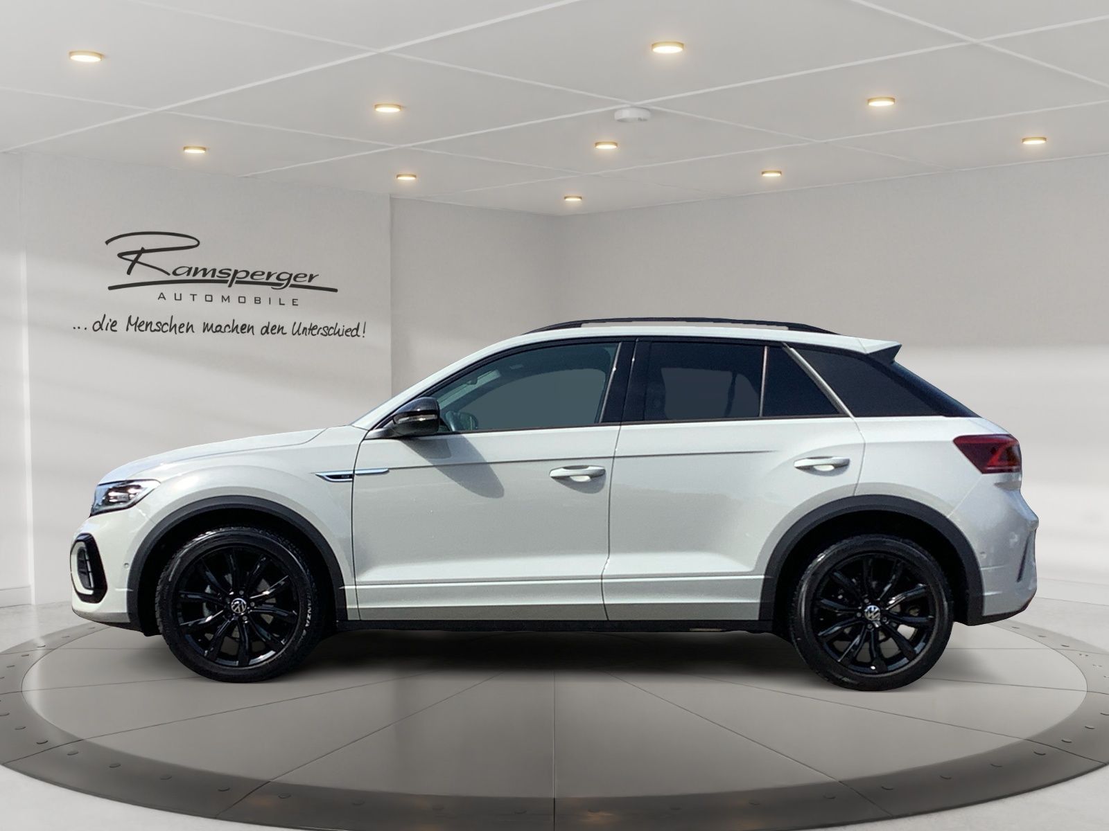 Volkswagen T-Roc 1.5 TSI DSG R-Line - Samsaru's Car Outlet