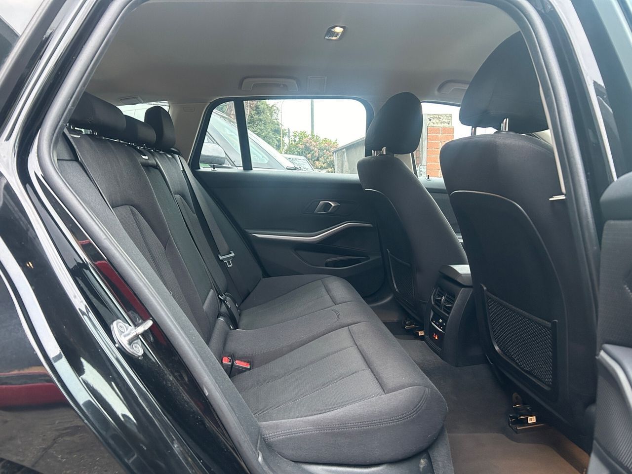 BMW 320 320d xDrive Touring Business - Samsaru's Car Outlet
