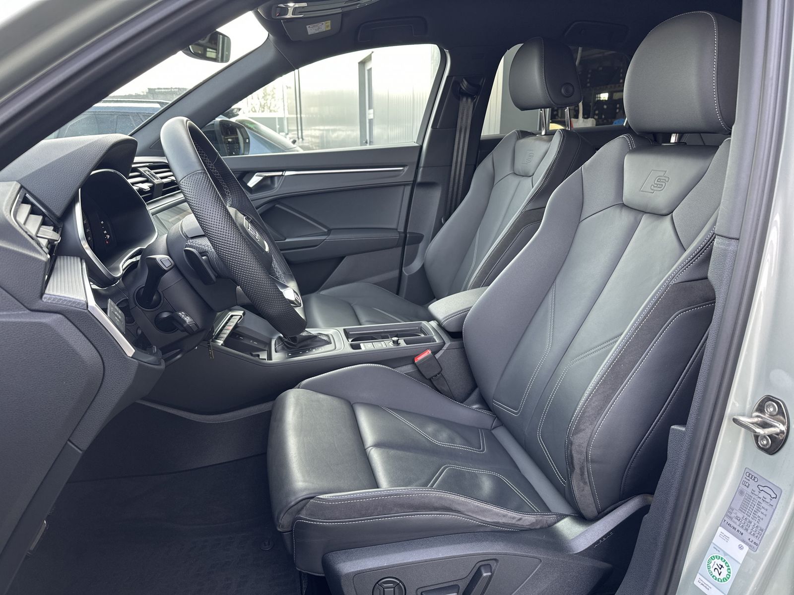 Audi Q3 SpB 40 TDI Qu S-Line Black - Samsaru's Car Outlet
