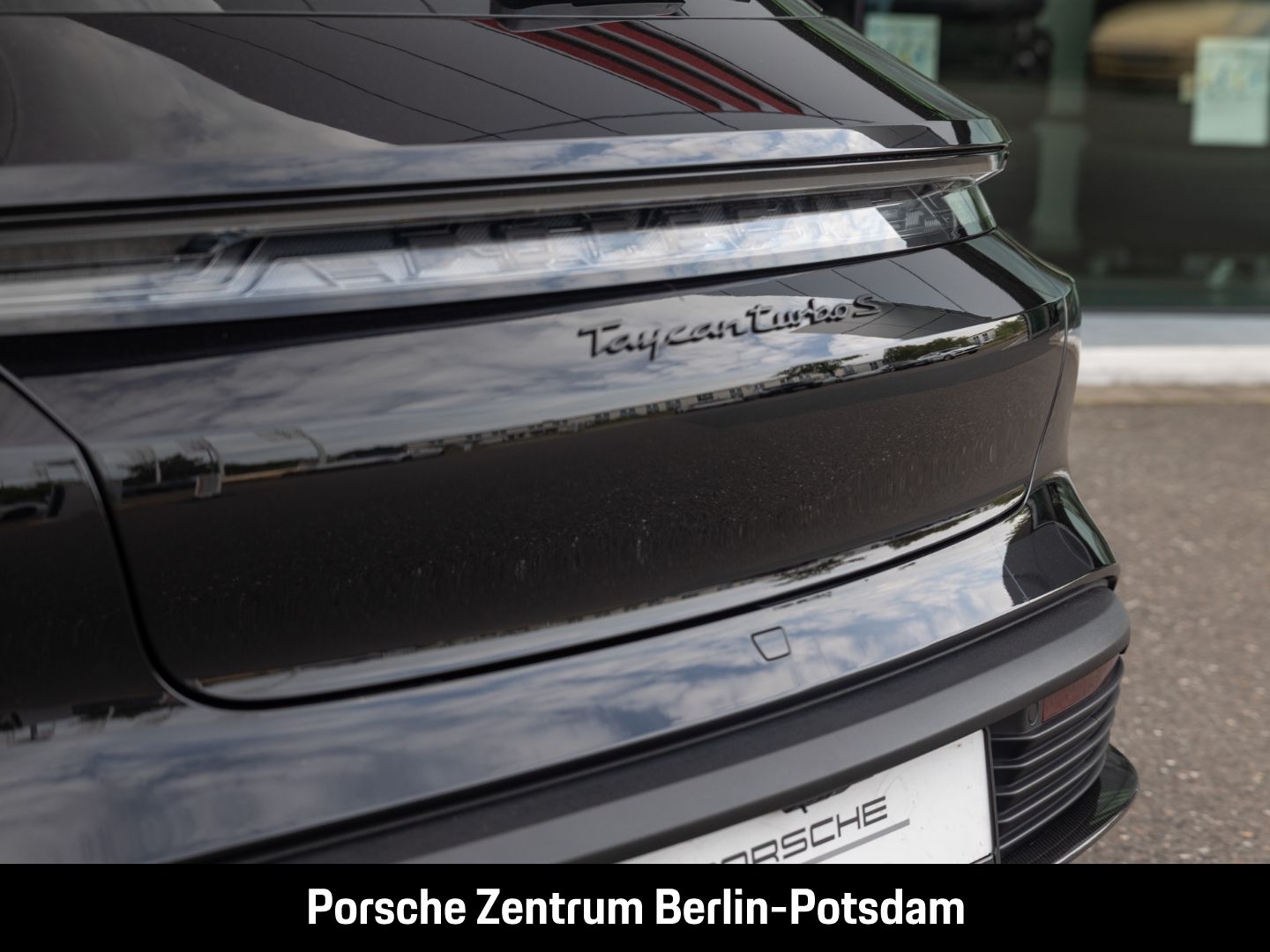 Porsche Taycan Turbo S Sport Turismo Burmester LED