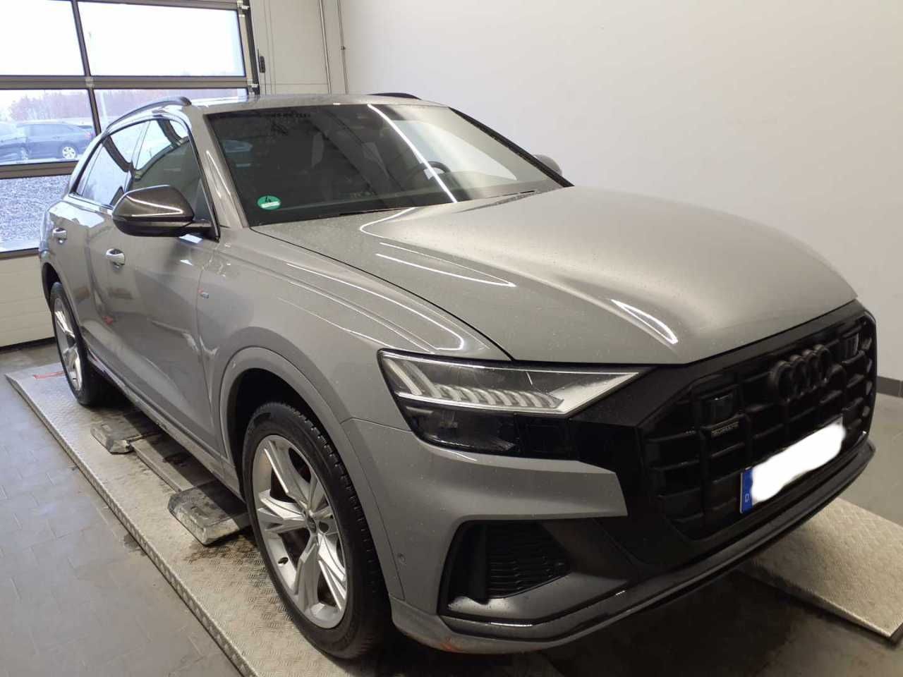 Audi Q8 S line comp.+ 50TDI AHK Pano Carbon S-Sitze R