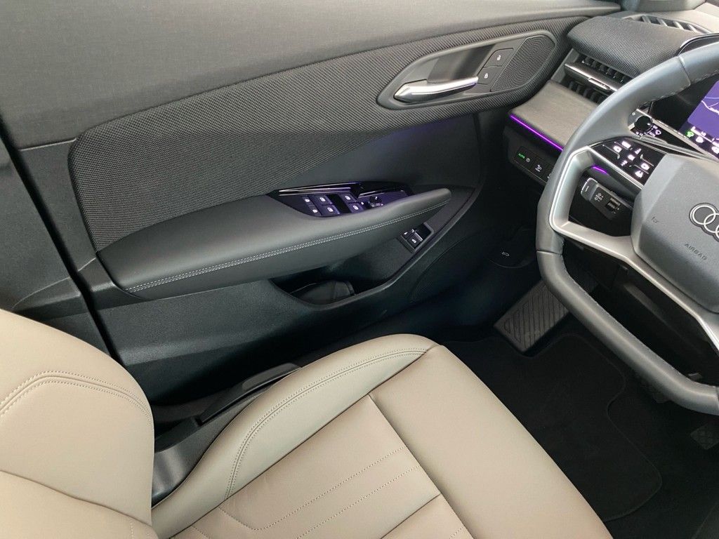 Audi Q3 SUV e-hybrid 200 kW S line AHK+RFK+ACC+MATRIX