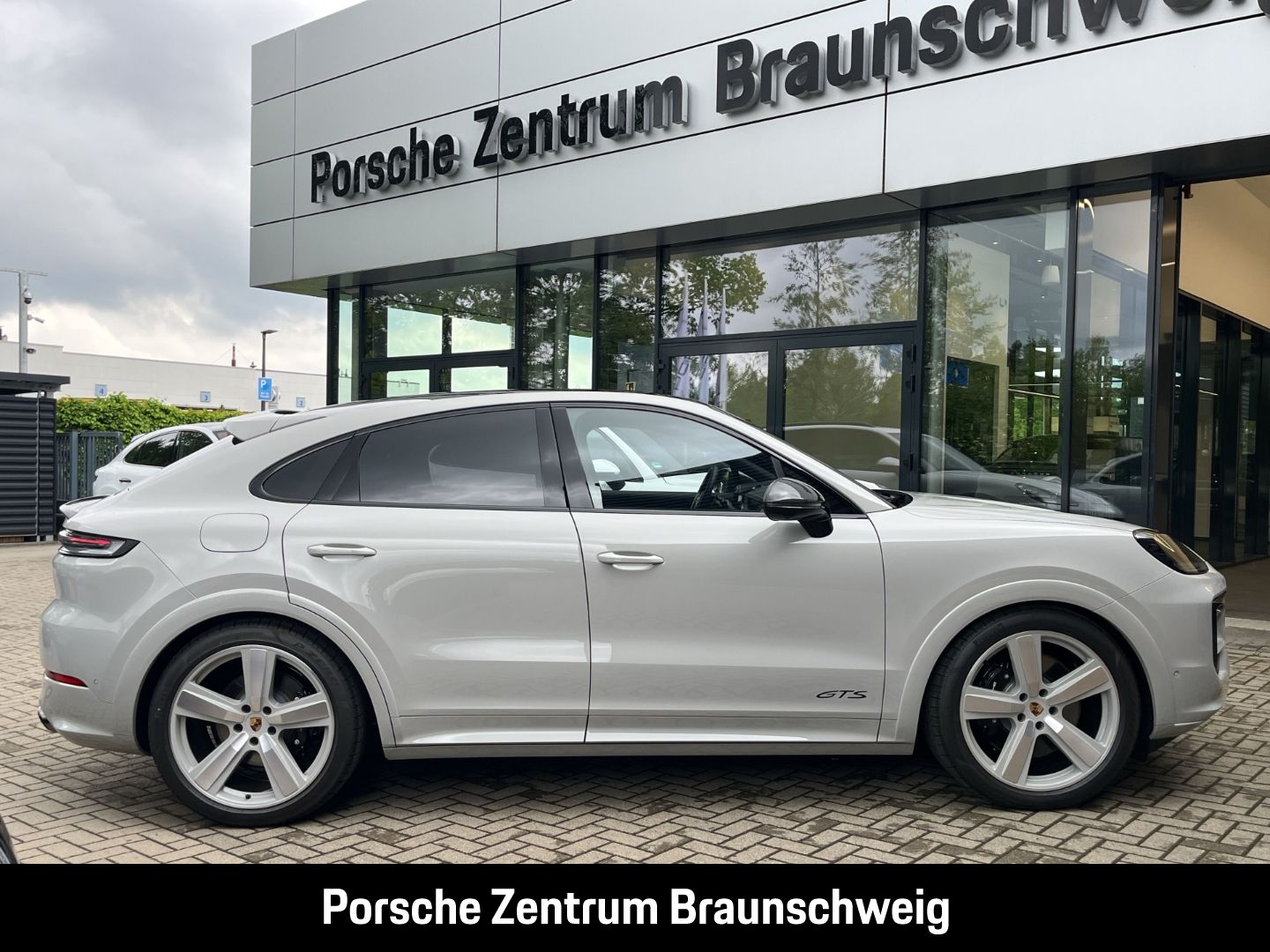 Porsche Cayenne GTS Coupe InnoDrive HA-Lenkung Head-Up