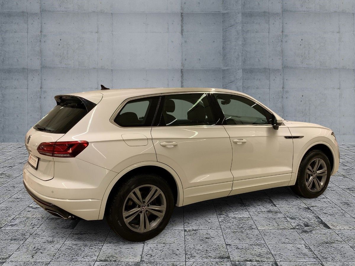 Volkswagen Touareg 3.0TDI 4M R-LINE - Samsaru's Car Outlet