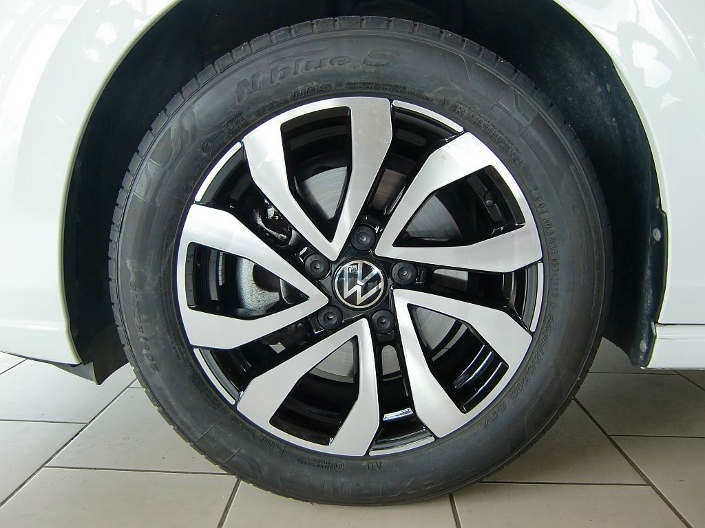 Volkswagen Golf VIII 1.5TSI Active - Samsaru's Car Outlet