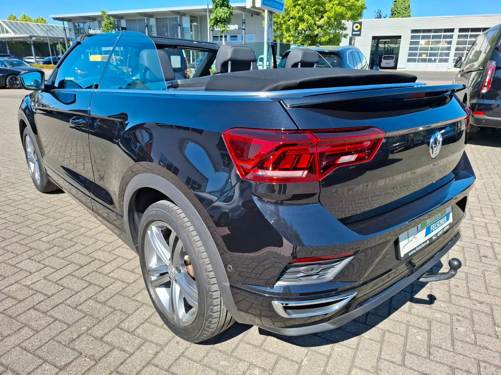 Volkswagen T-Roc R-Line - Samsaru's Car Outlet