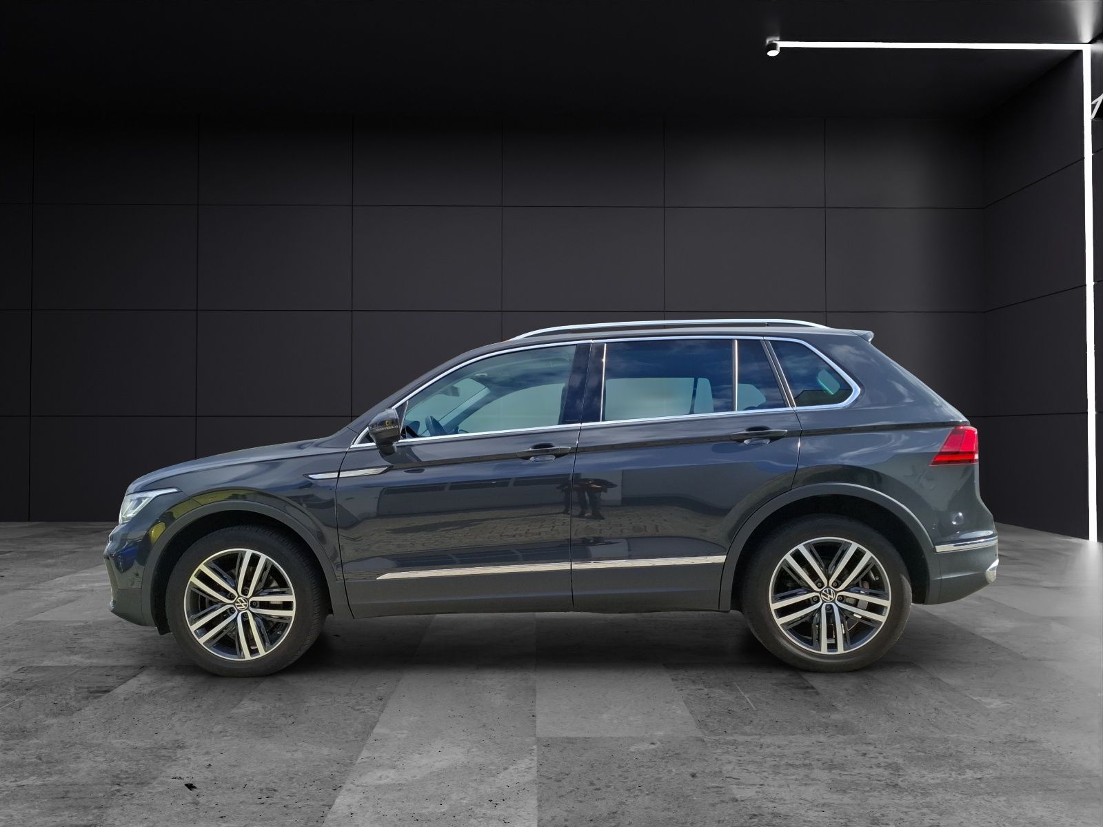 Volkswagen Tiguan TDI Elegance DSG 4M Matrix Navi ACC AHK S