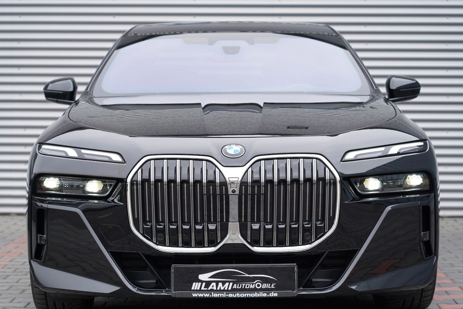 BMW 740d xDrive M Sport SKYLOUNGE ICONIC 360 HUD B&W