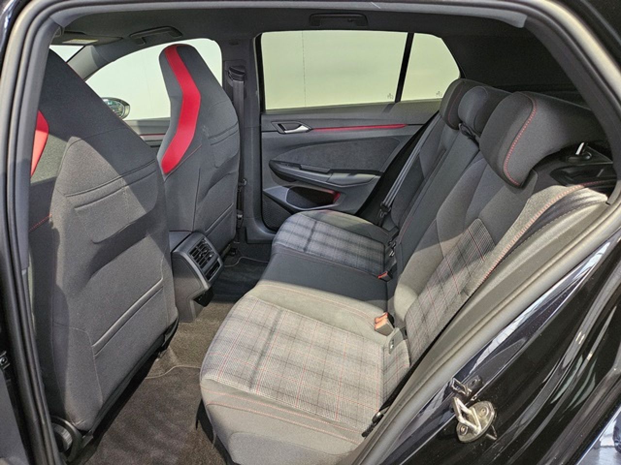 Volkswagen Golf 2.0 TSI GTI DSG - Samsaru's Car Outlet